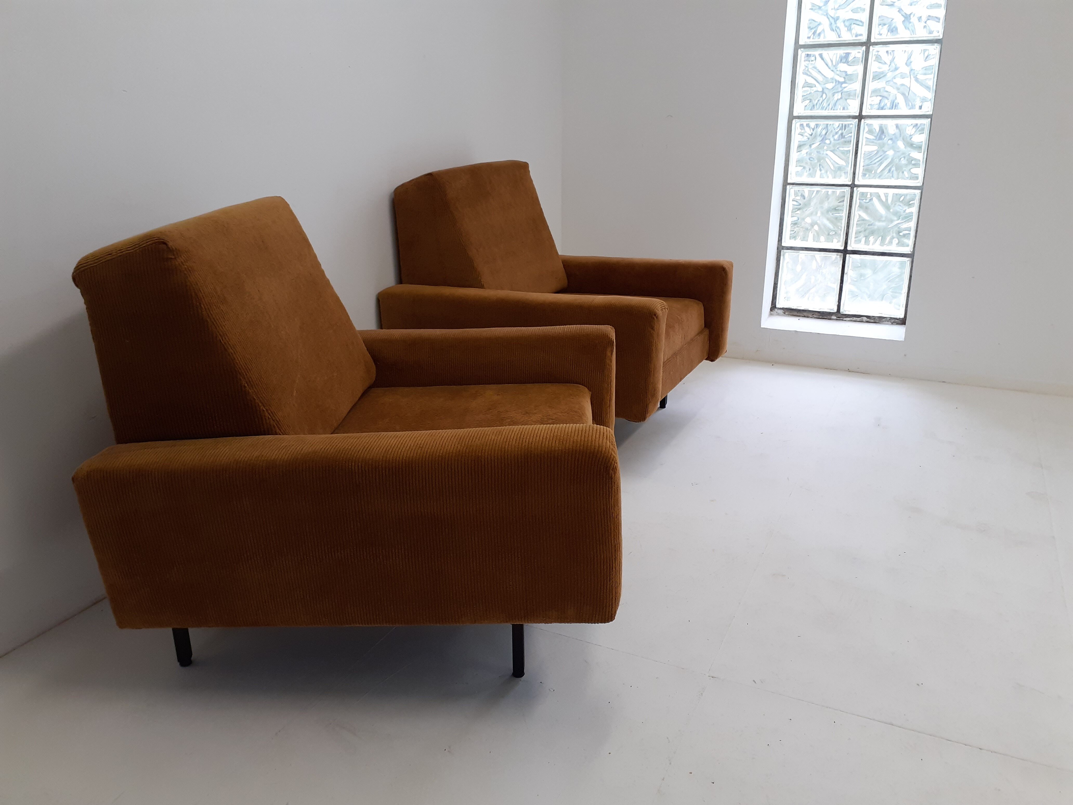 Paire de fauteuils année 50