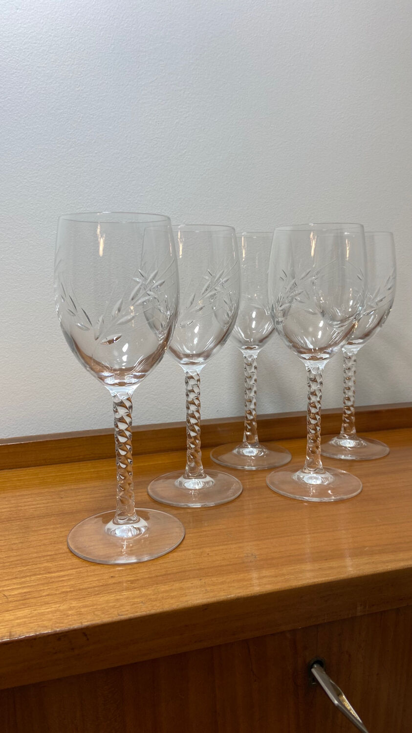 PRODUCT BHV - Set of 5 wine glasses in cut crystal 1970