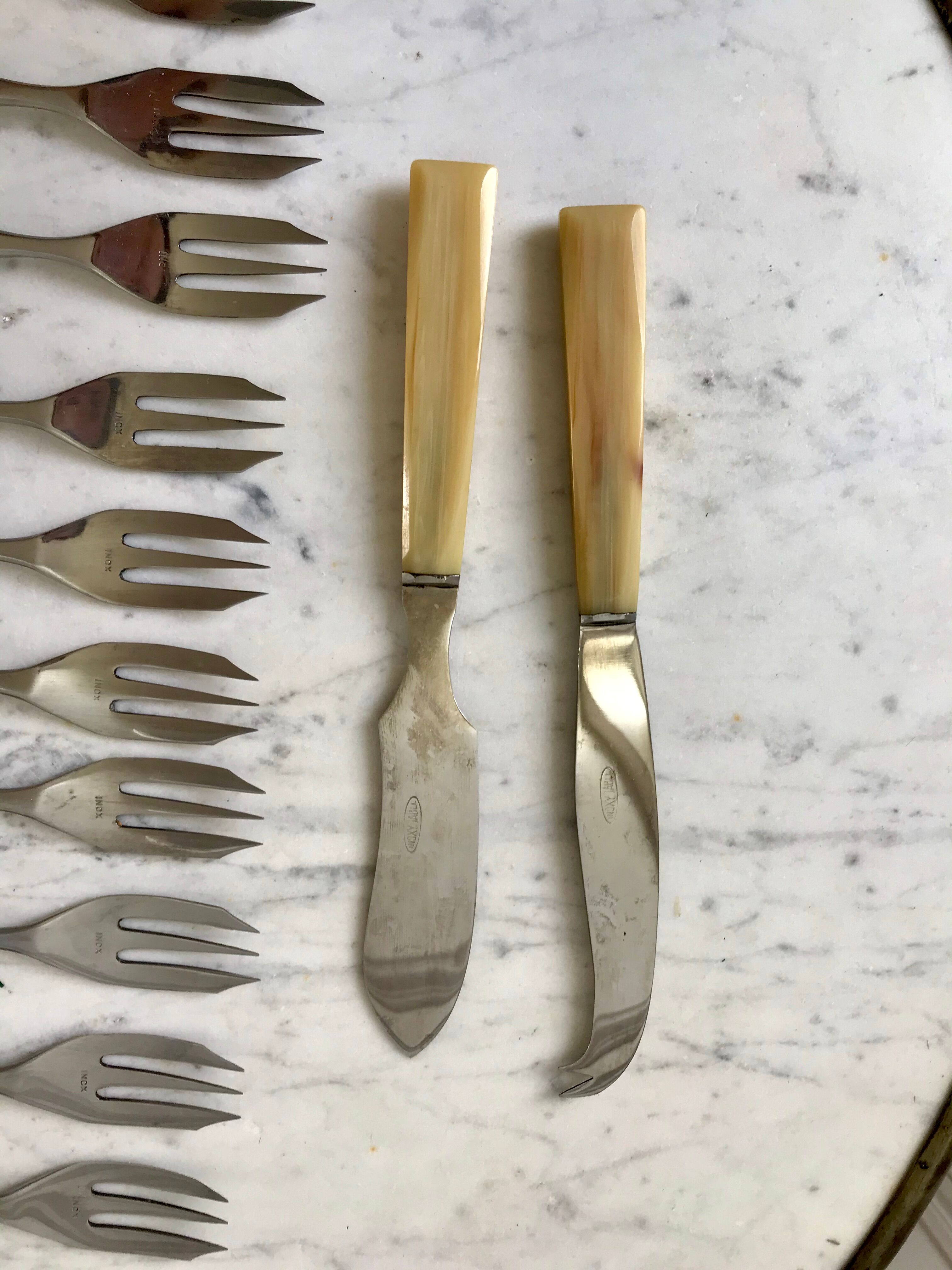 Set of 12 forks and 2 dessert serving knives in horn 60s