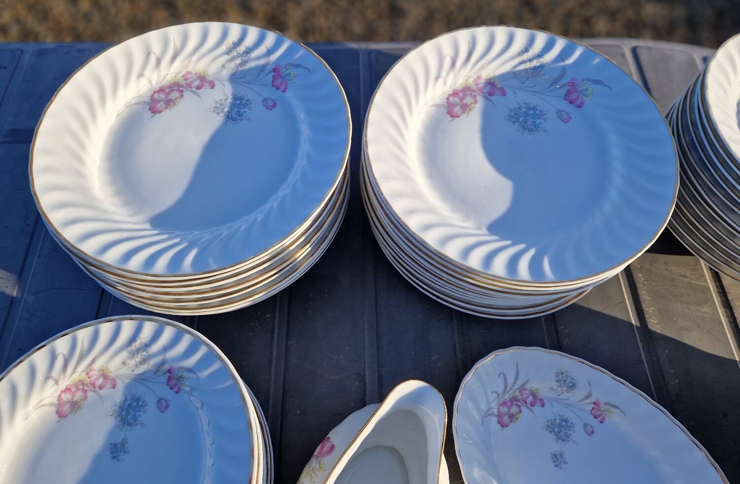 Apulum 54-piece porcelain dinnerware set