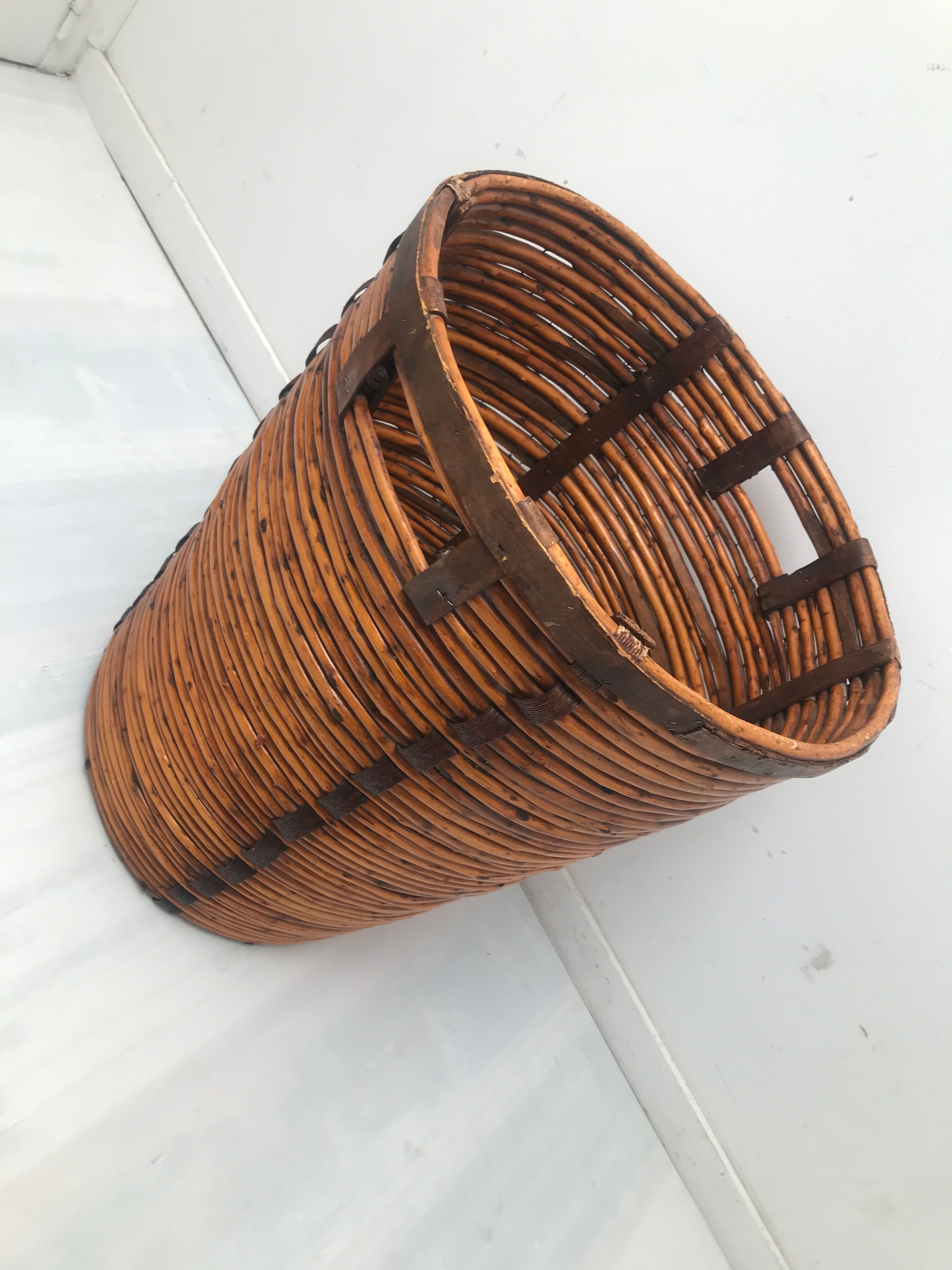Vintage high-capacity rattan linen basket