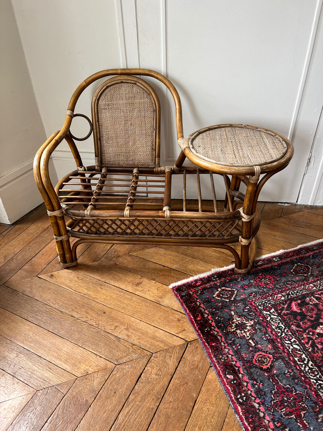 Rattan bench with round shelf