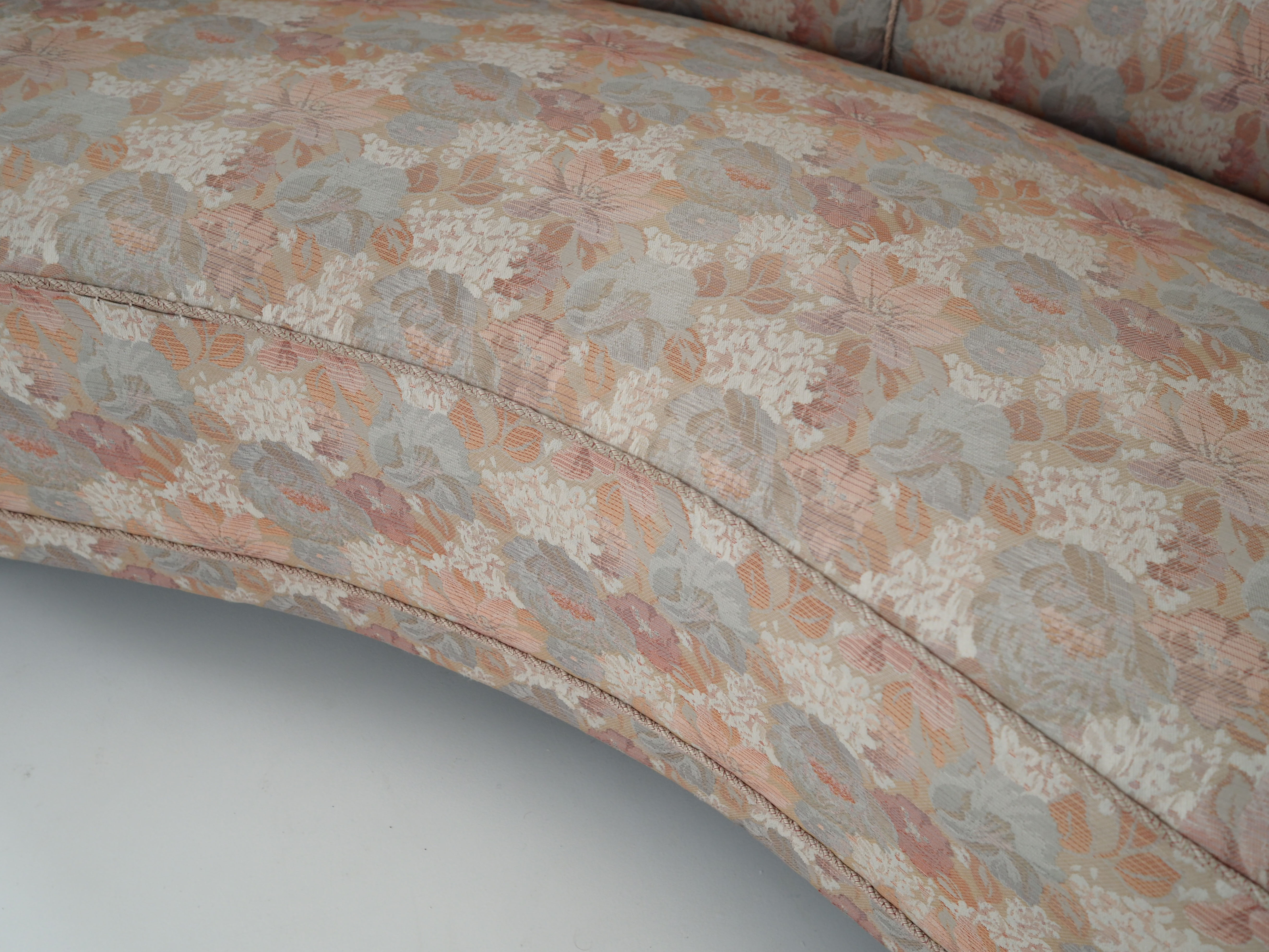 Banana-shaped sofa 1970s design