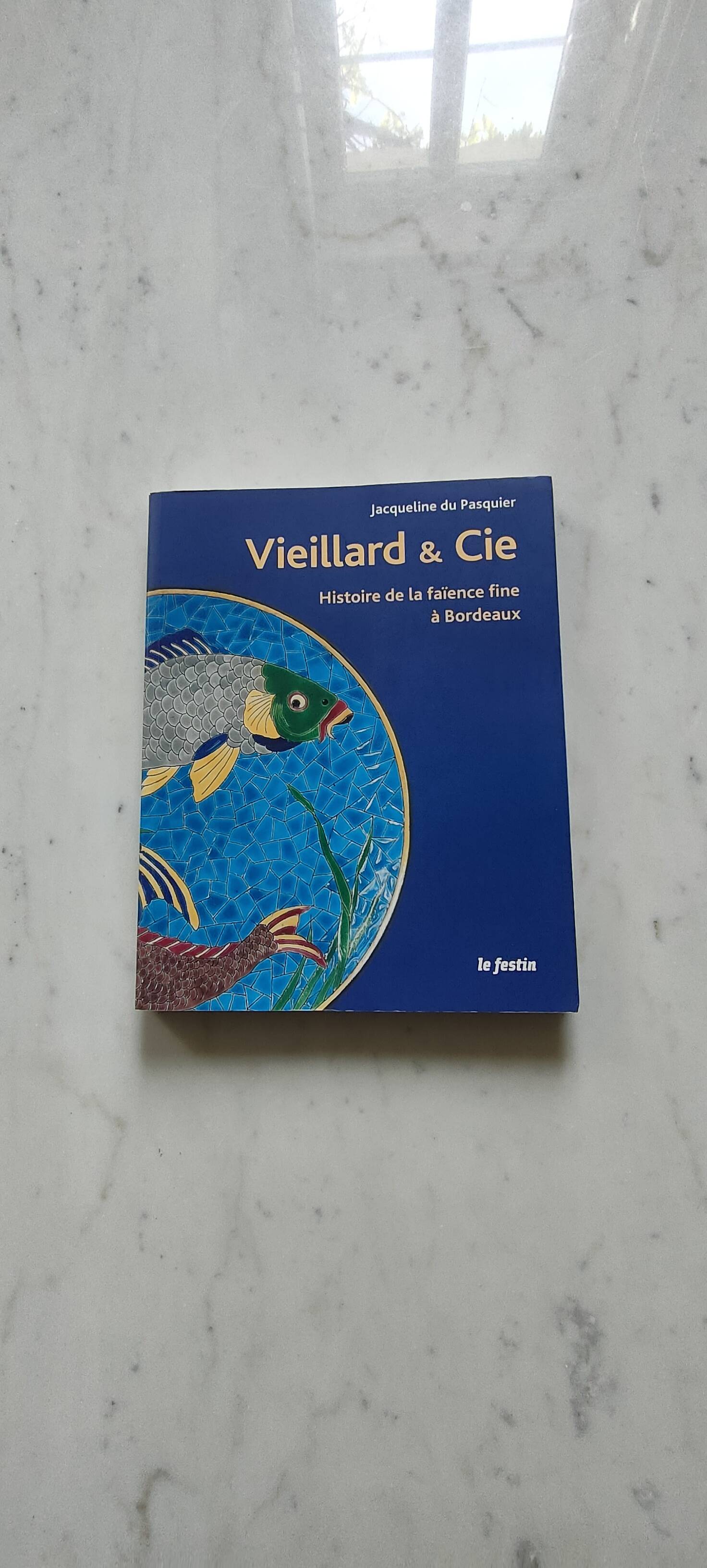 Large earthenware dish - bullfighting