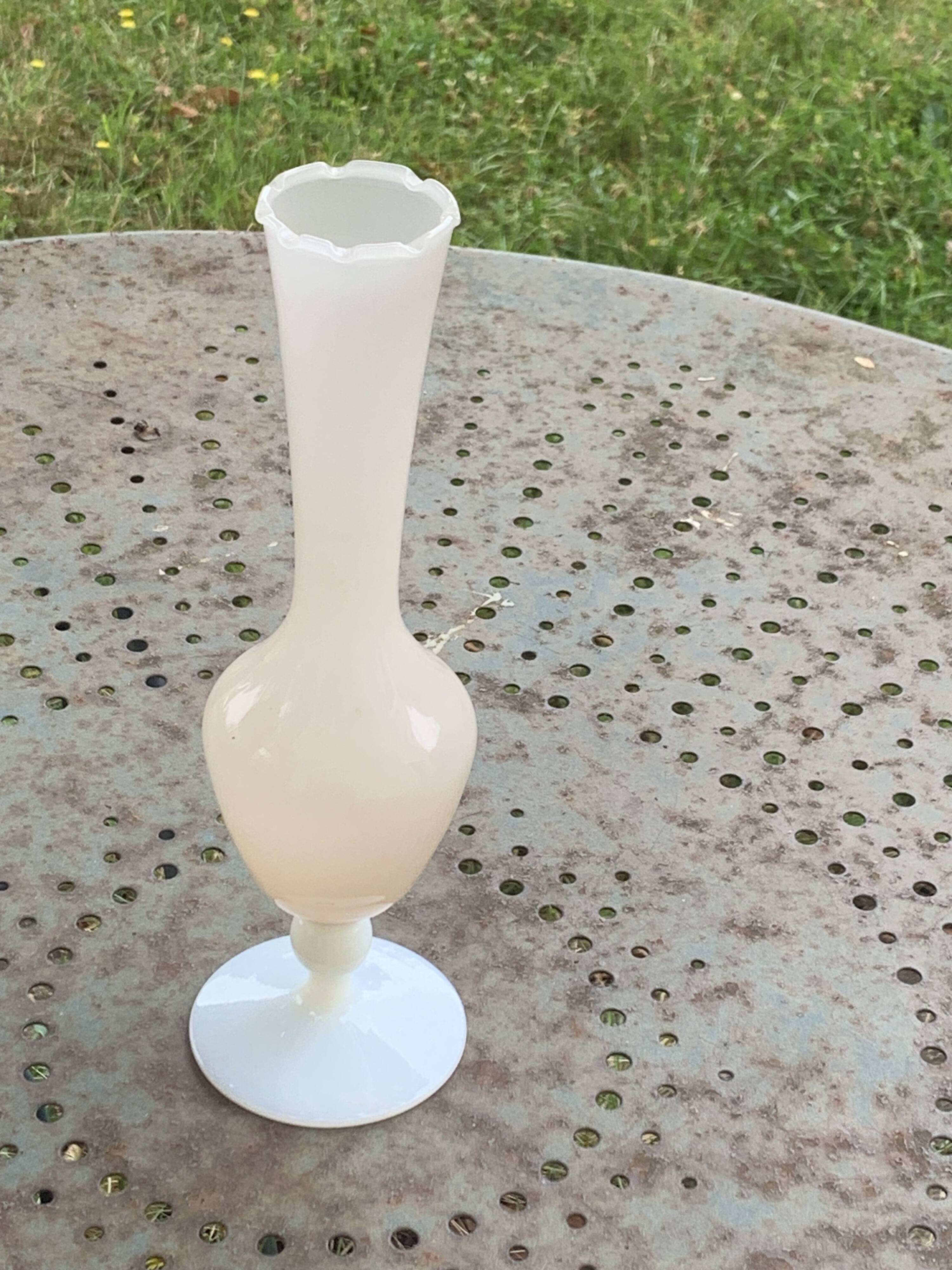 Soliflore vase in pink beige opaline and white base vintage and design