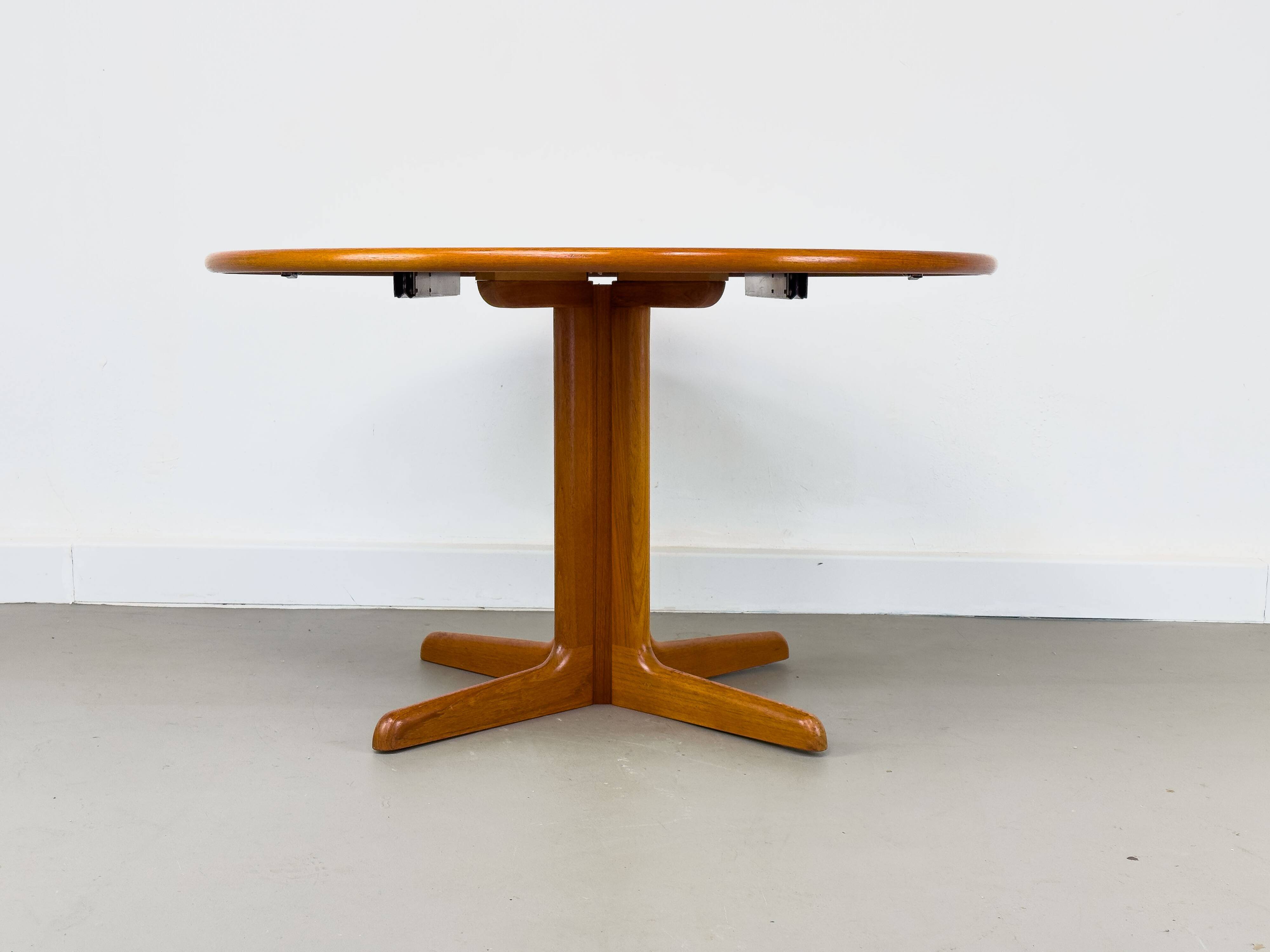 Danish Round Teak Dining Table with Extensions by Gudme Møbelfabrik, 1970s