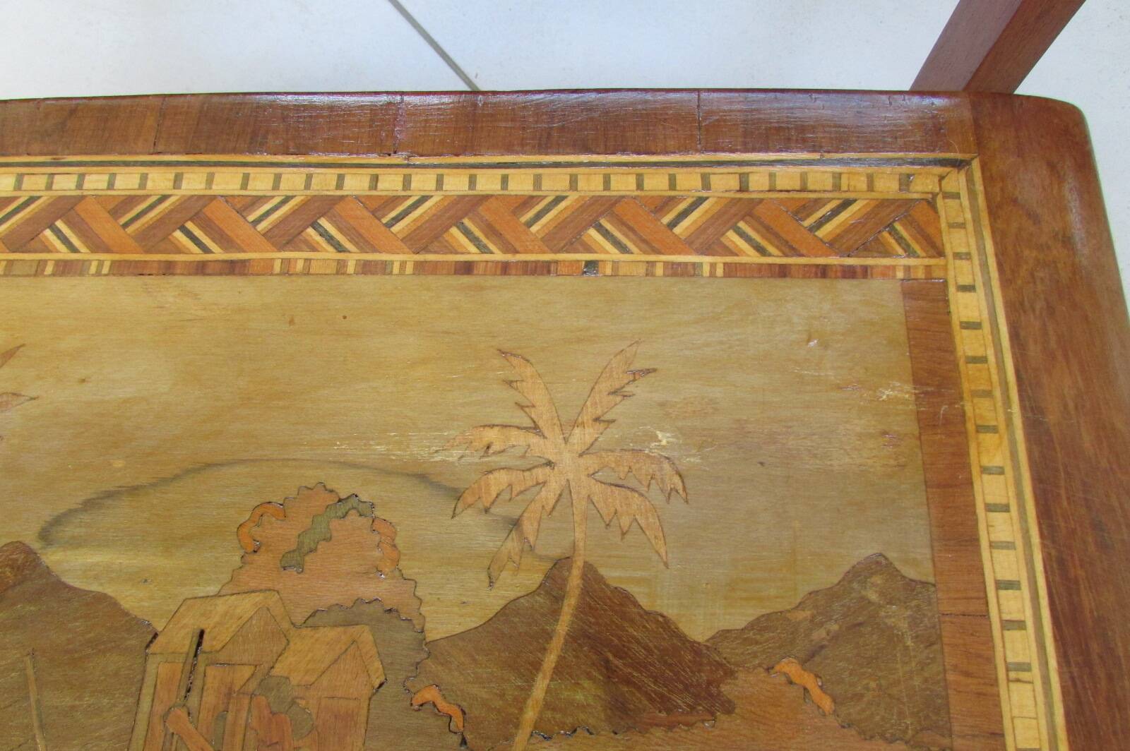 Paire de tables gigognes marquetées, Art déco