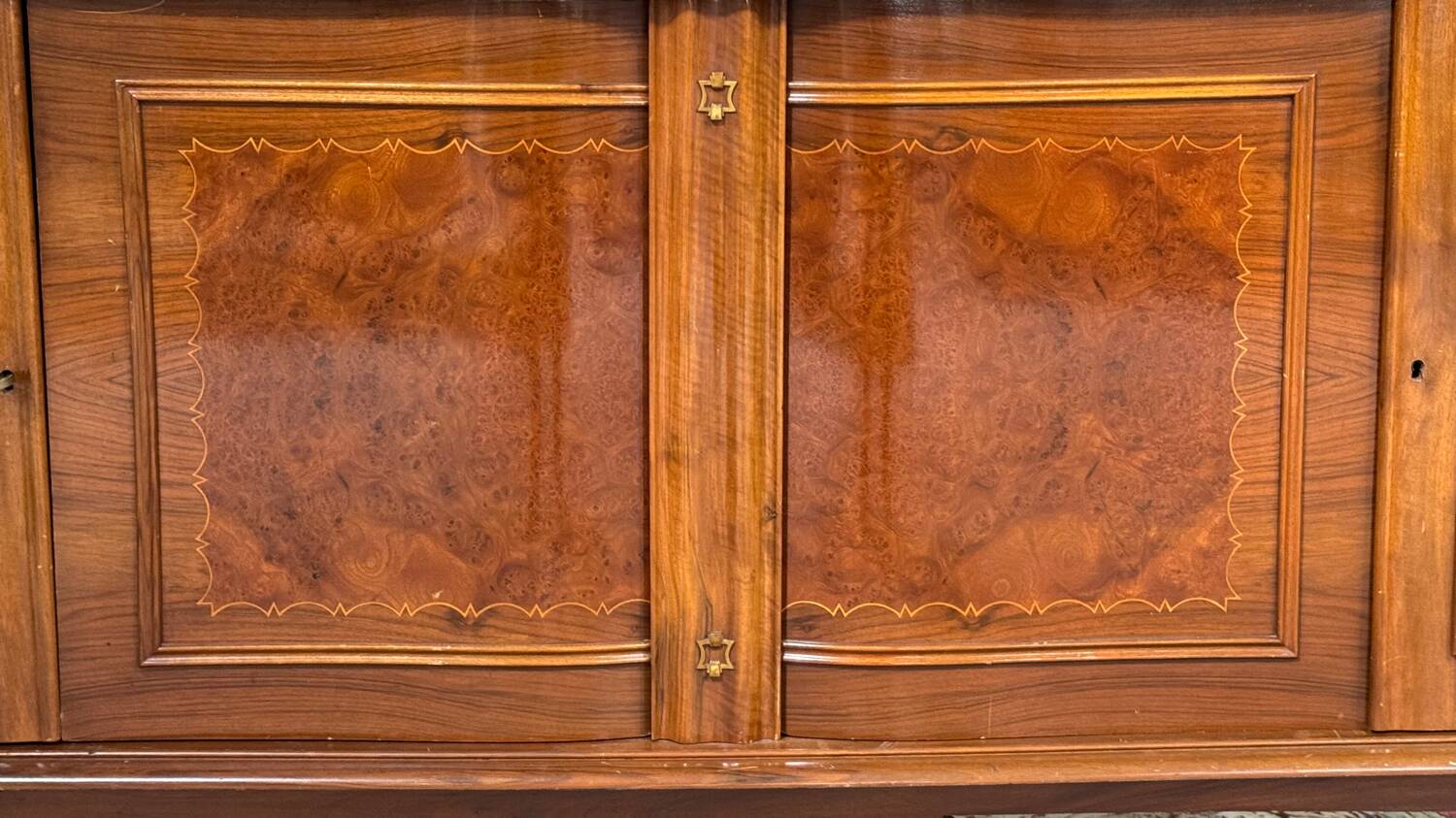 Mahogany and burl enfilade 1950/60