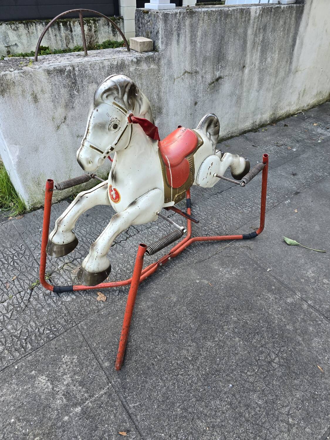 Old mobo toys rocking horse