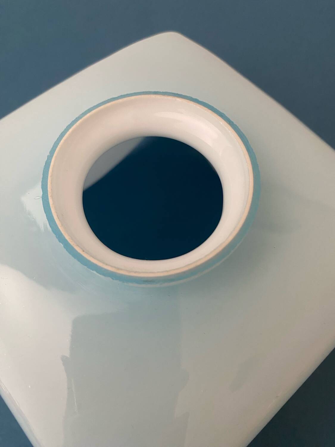 Opaline globe