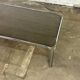 Table basse vintage à structure tubulaire et verre fumé