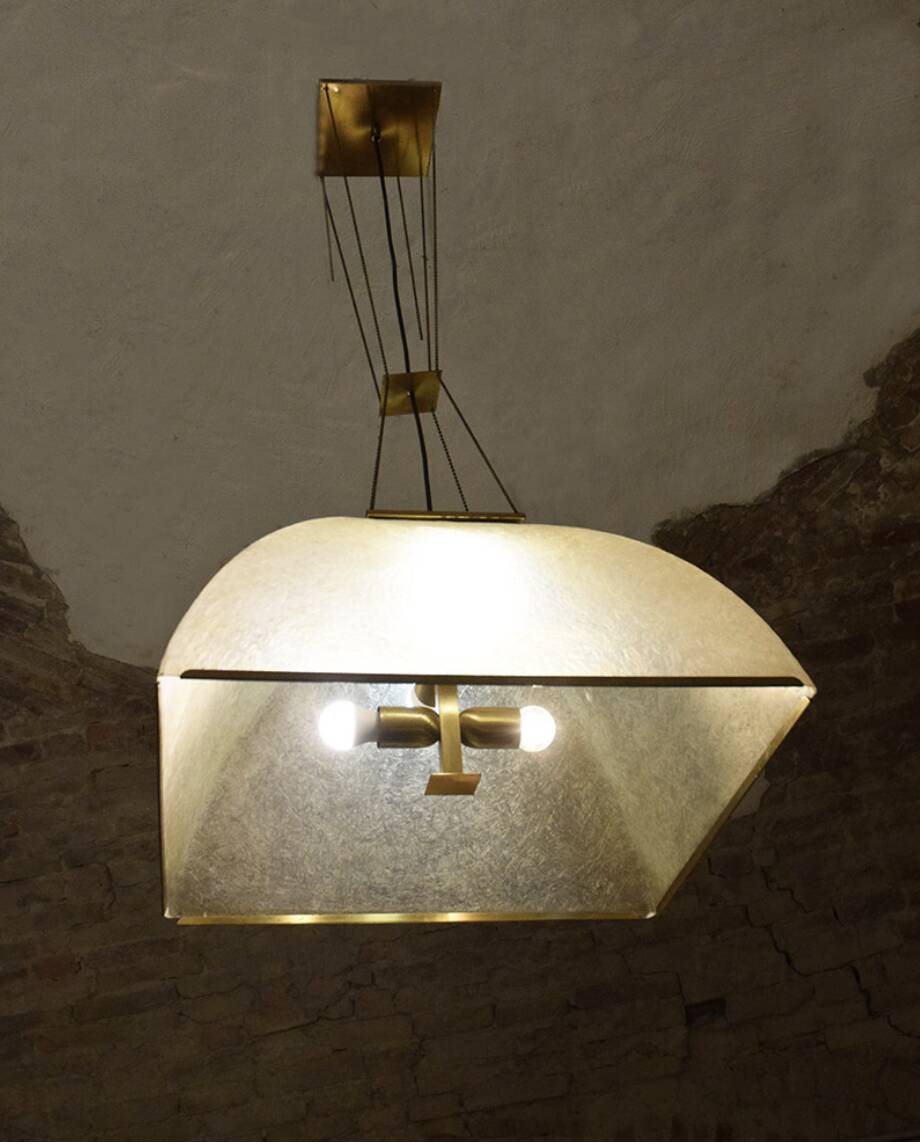 Large Lamperti chandelier made of fiberglass and brass from the 1970s.