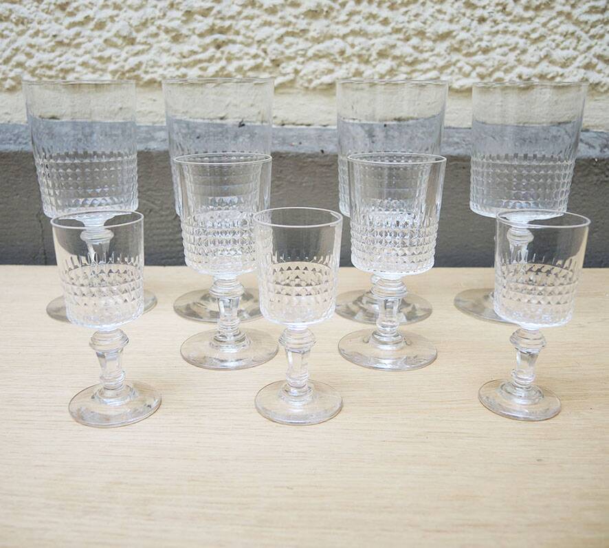 Lot de 9 anciens verres à pied de style Baccarat