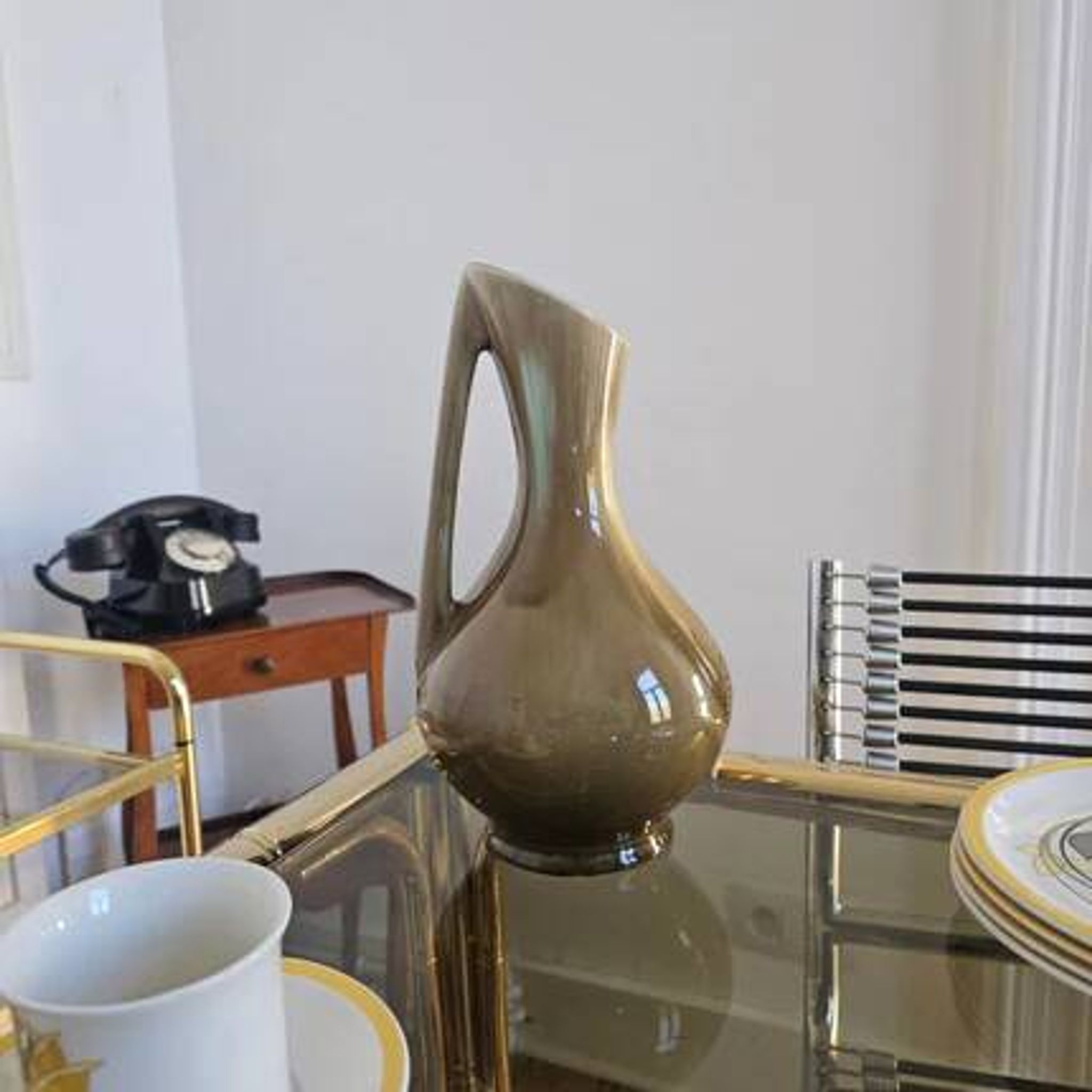 Sublime vintage green vase from the 1960s.