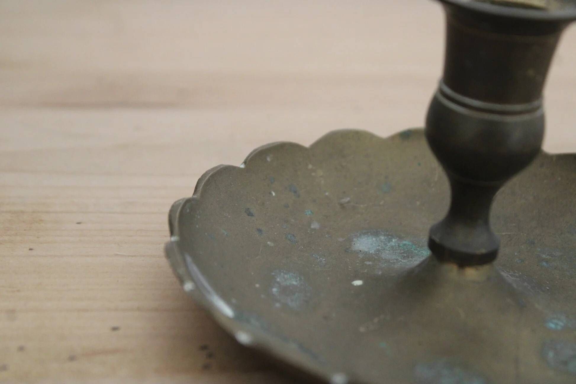 Antique hand candlestick in patinated brass – Vintage cellar rat