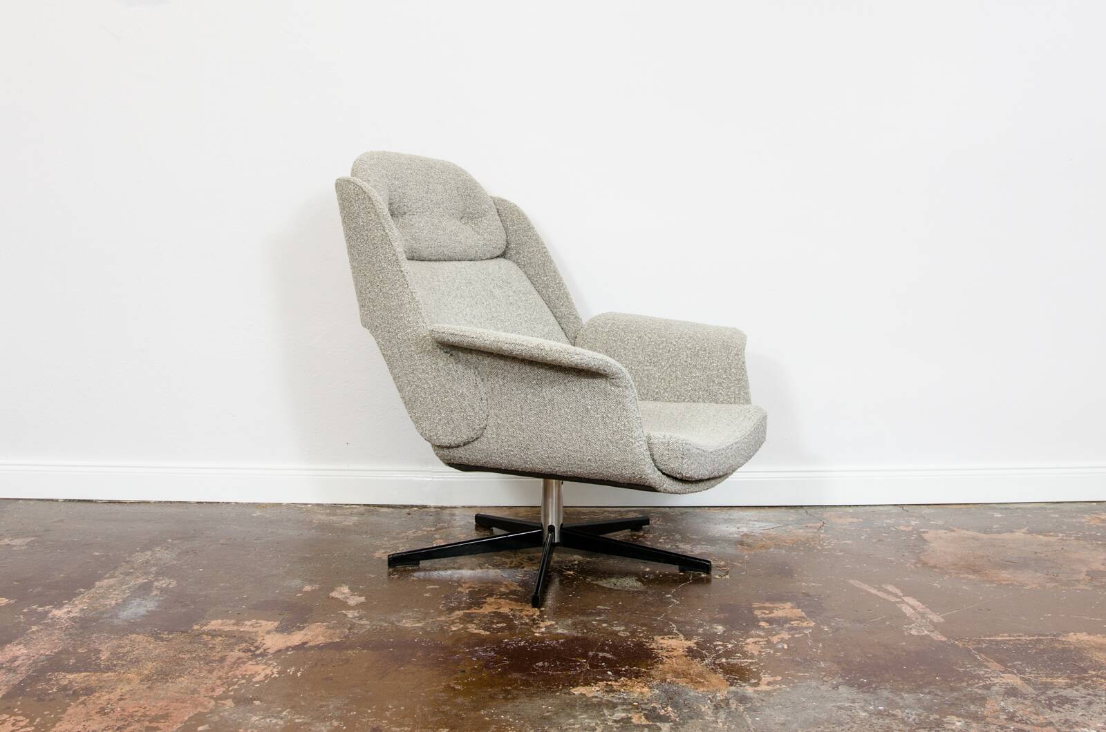 Customizable Large Plywood Swivel Lounge Chair, 1970s,
