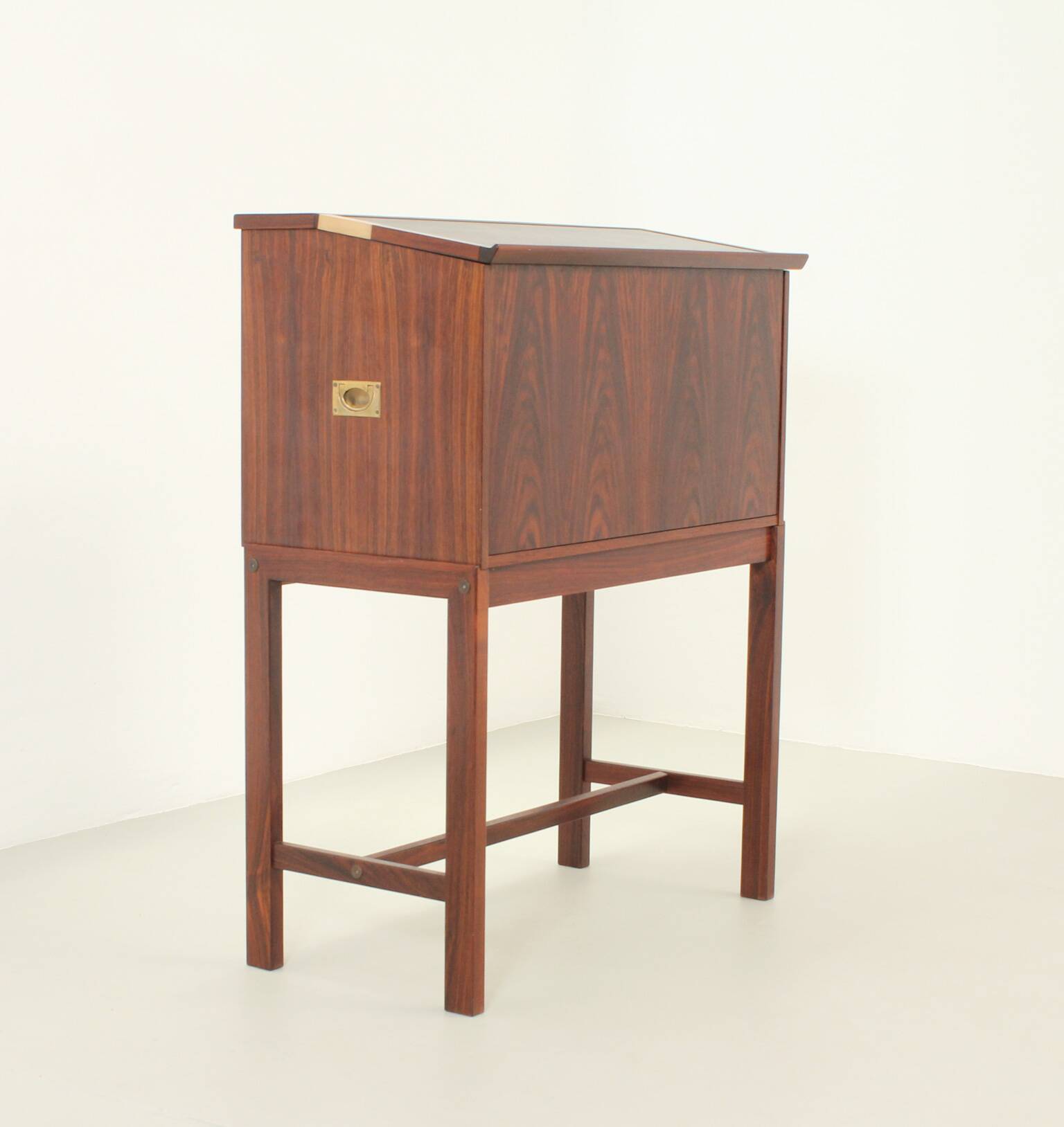 Elegant bar cabinet by Dyrlund, Denmark, 1960s.