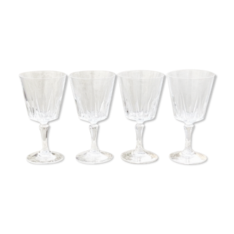 The arque crystal foot glasses