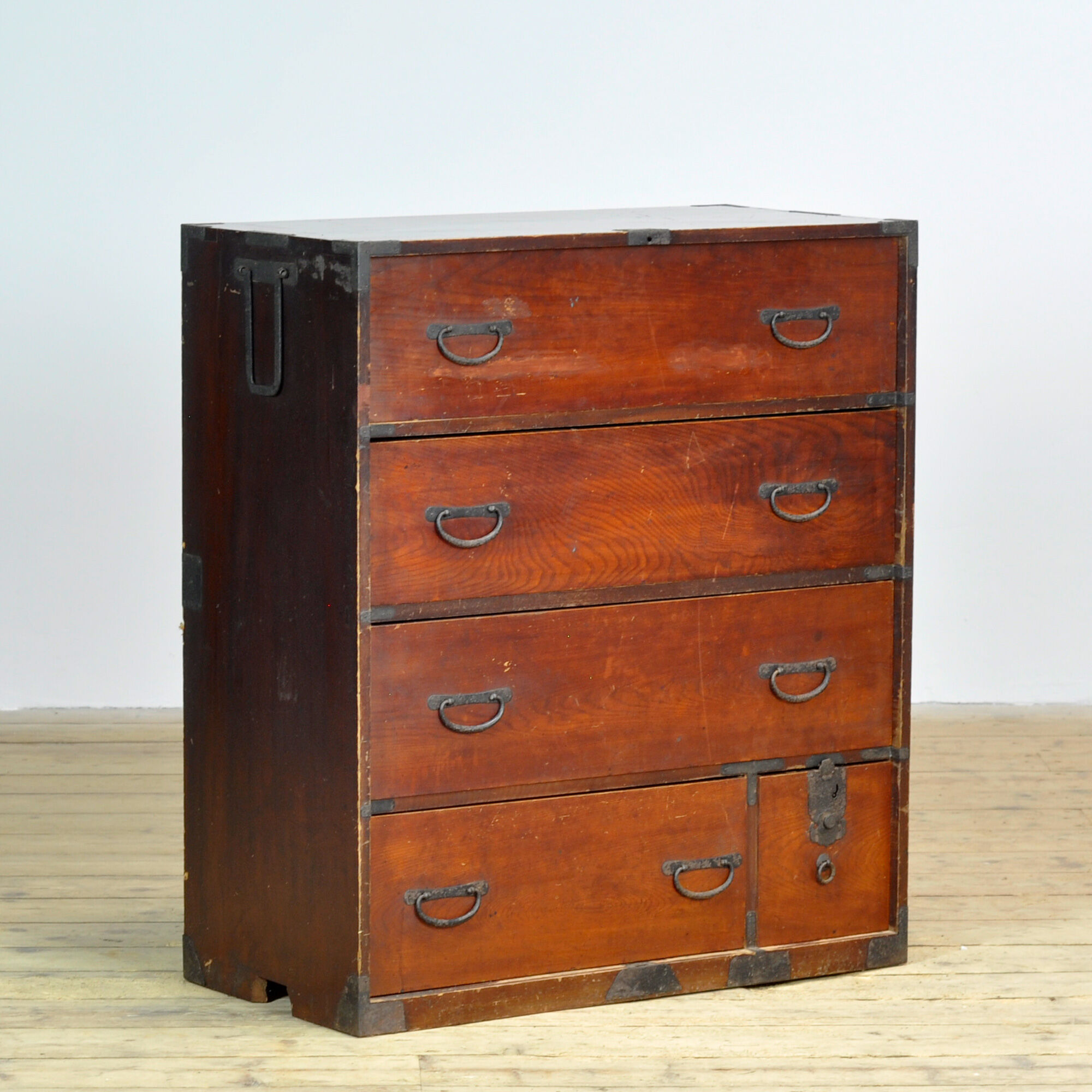 Commode Tansu japonaise, vers 1890
