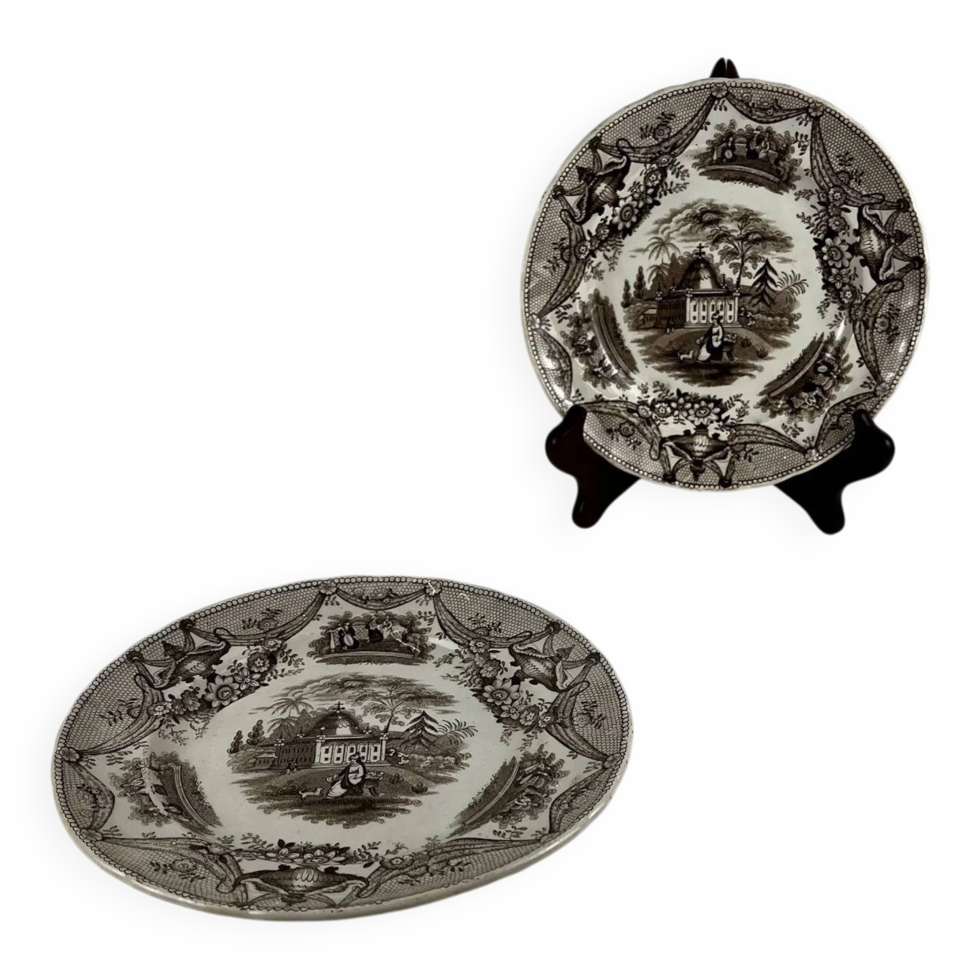 Paire d'assiettes à dessert ancienne en faïence fine de Bordeaux David Johnston, XIXe siècle