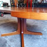 Scandinavian extending table