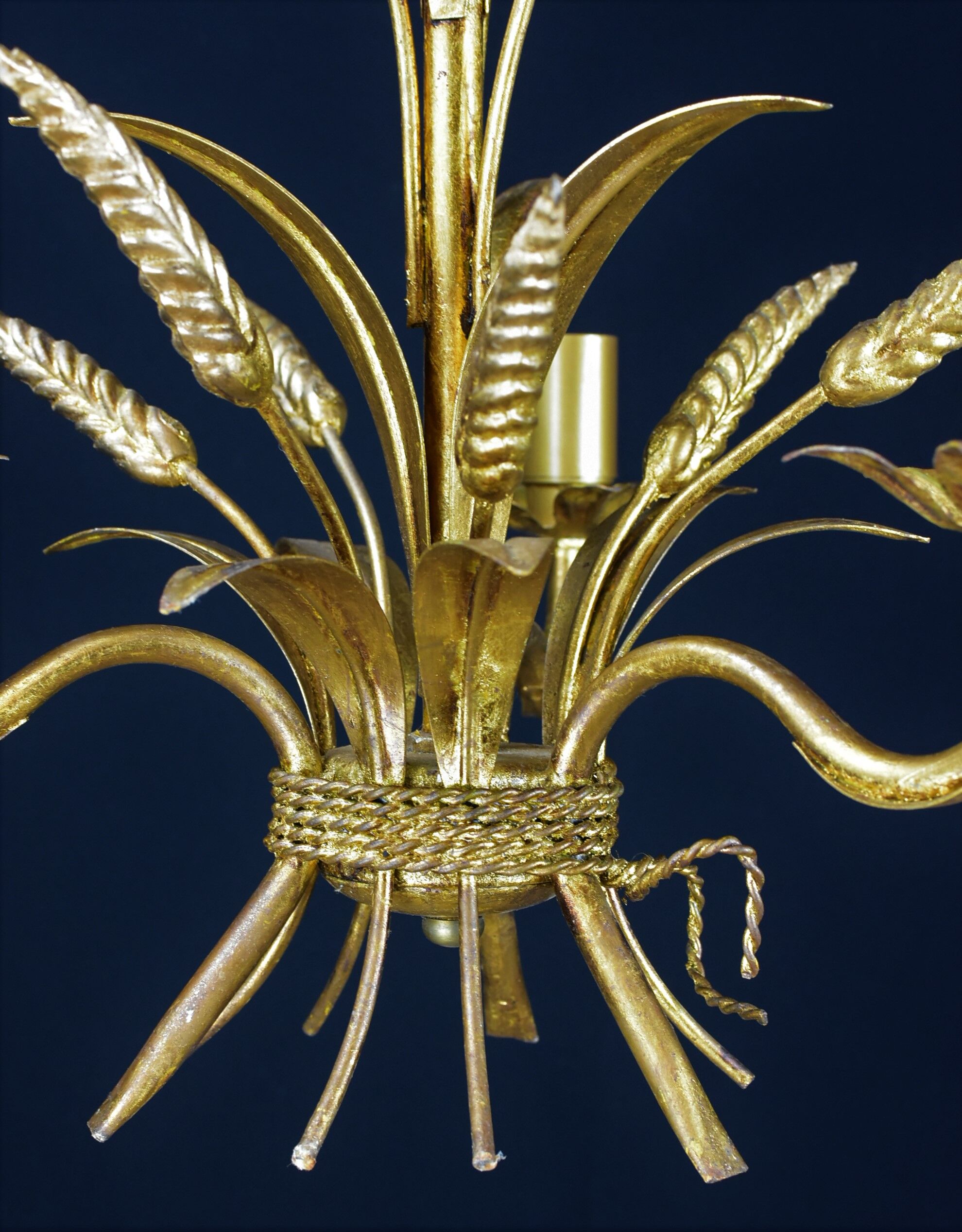 Golden suspension, 3 branches, wheat cob decoration.