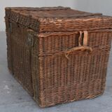 Travel trunk 1900 in wicker