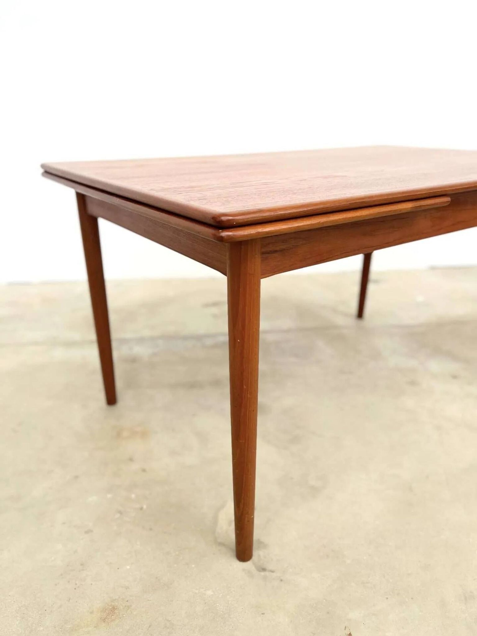 Teak dining table with integrated extensions — Scandinavian