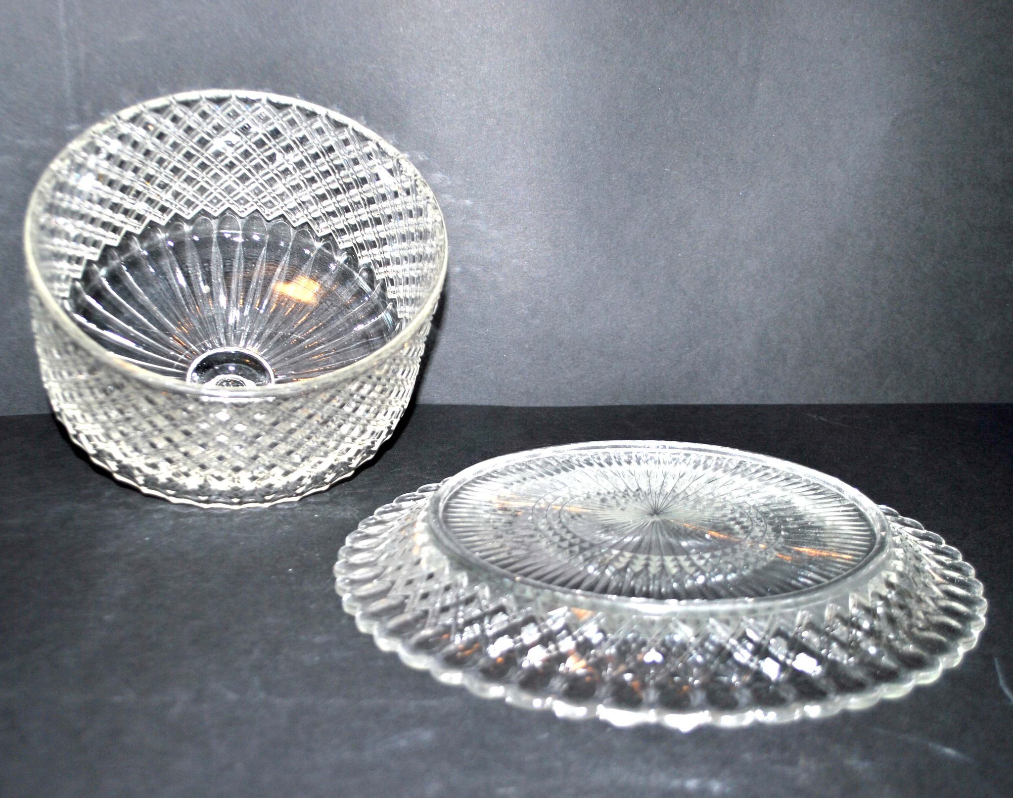 Vintage cheese bell in pressed glass molded DIAMOND 16cm