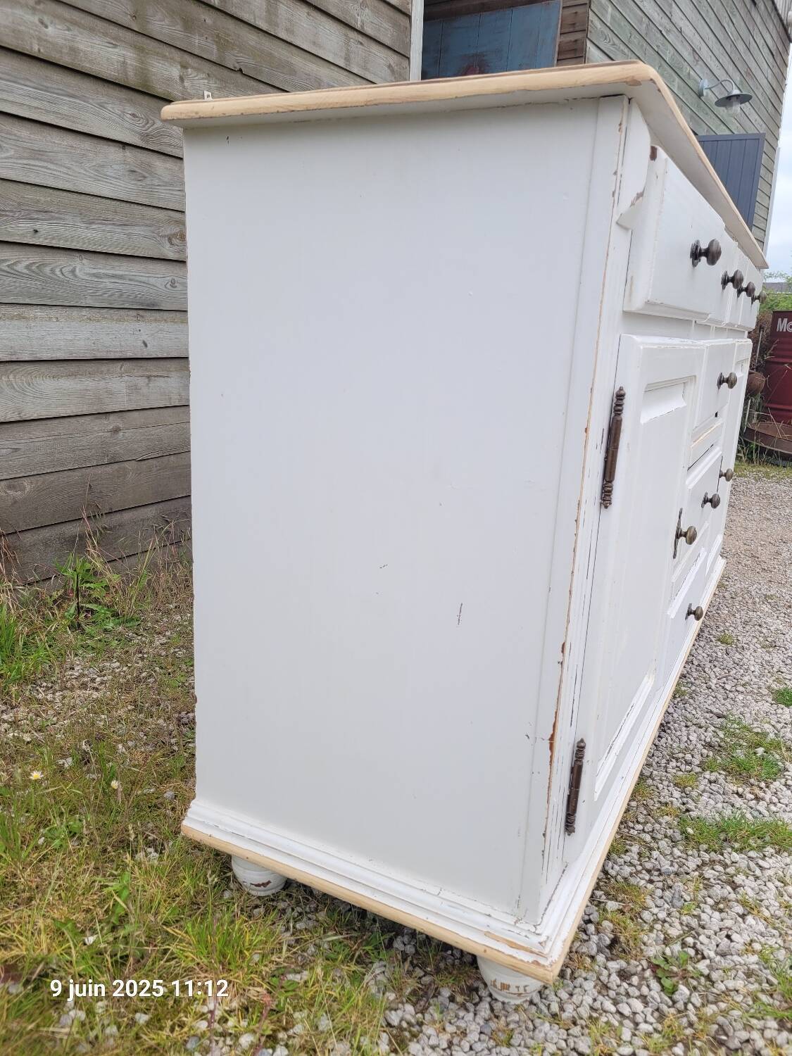 Buffet en bois patiné blanc