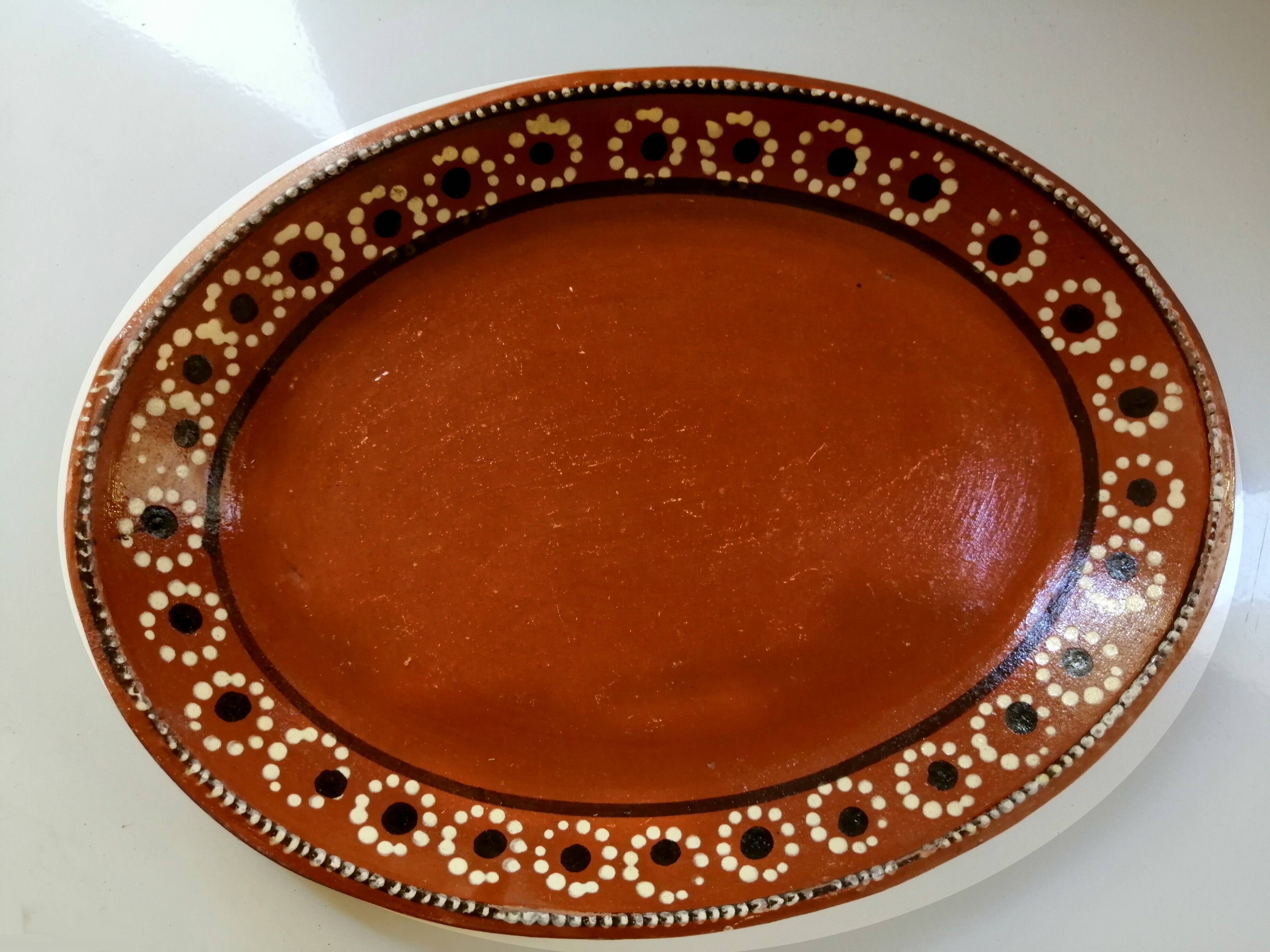 Oval plate in varnished sandstone 70'