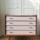 Commode vintage revisitée en Setting Plaster de chez Farrow & Ball