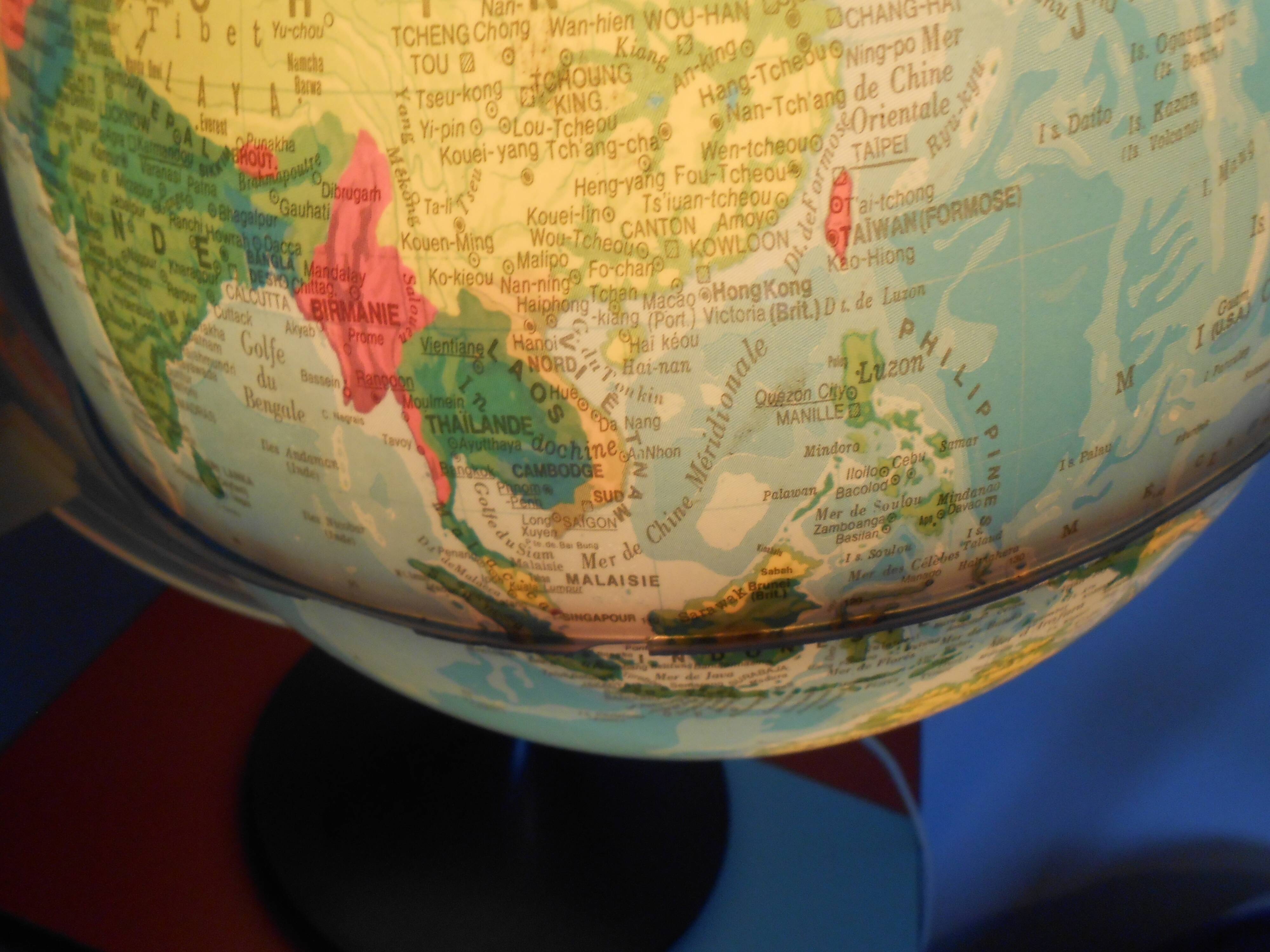 Globe terrestre lumineux