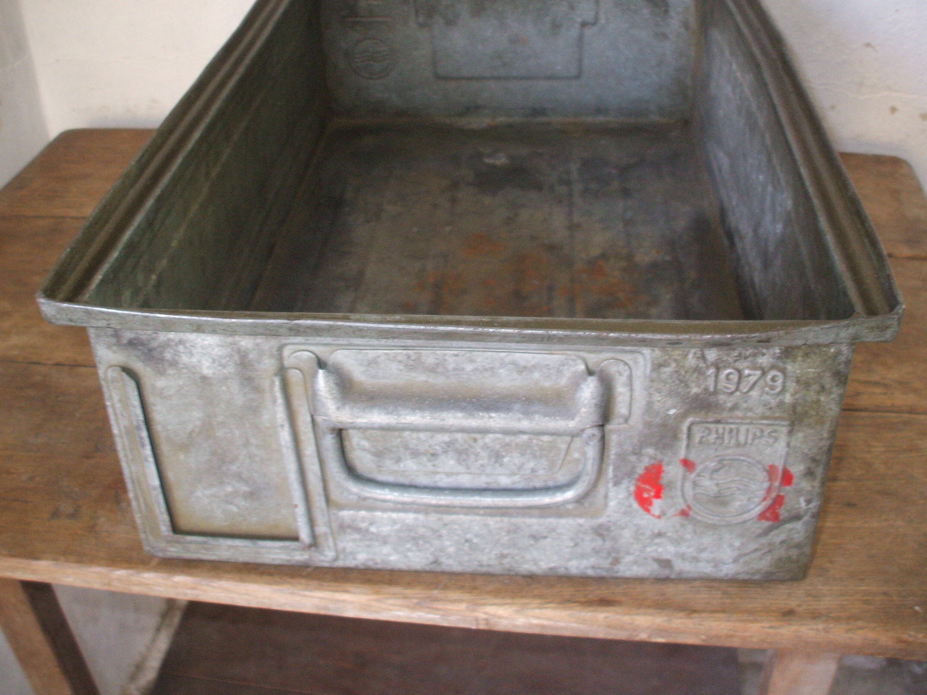 Metal box 1979 Philips