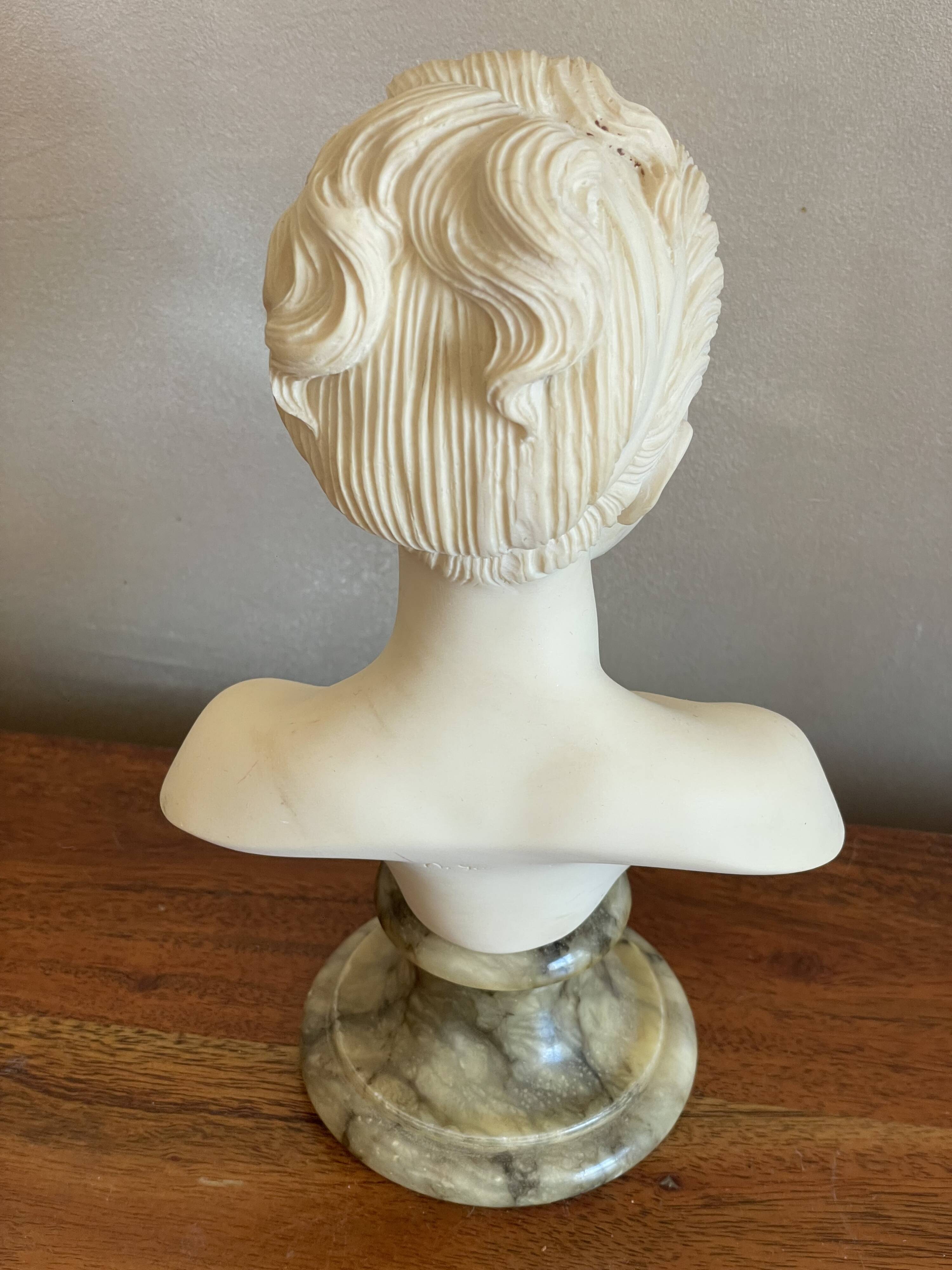 Buste femme en albâtre