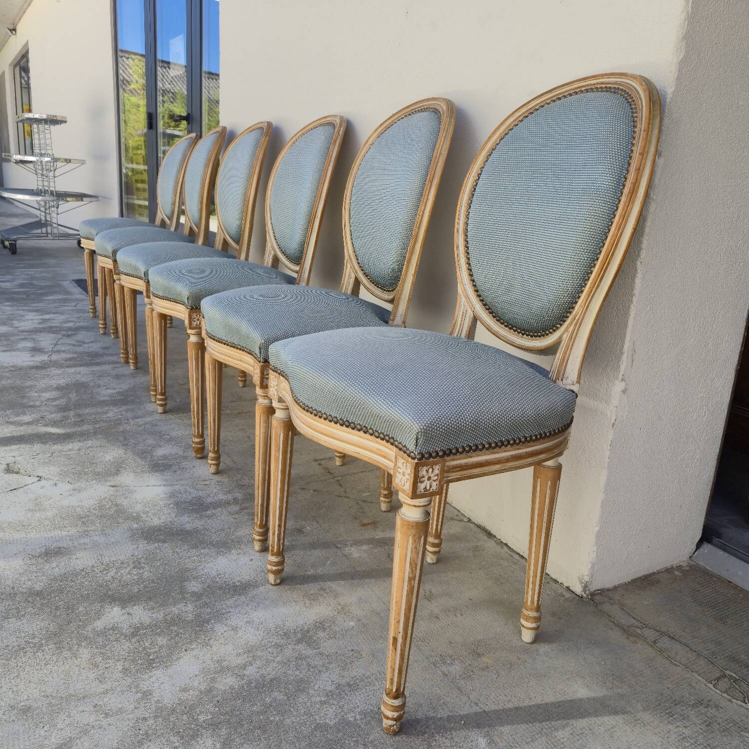 Set of 6 Louis XVI style chairs with antique patinated medallion