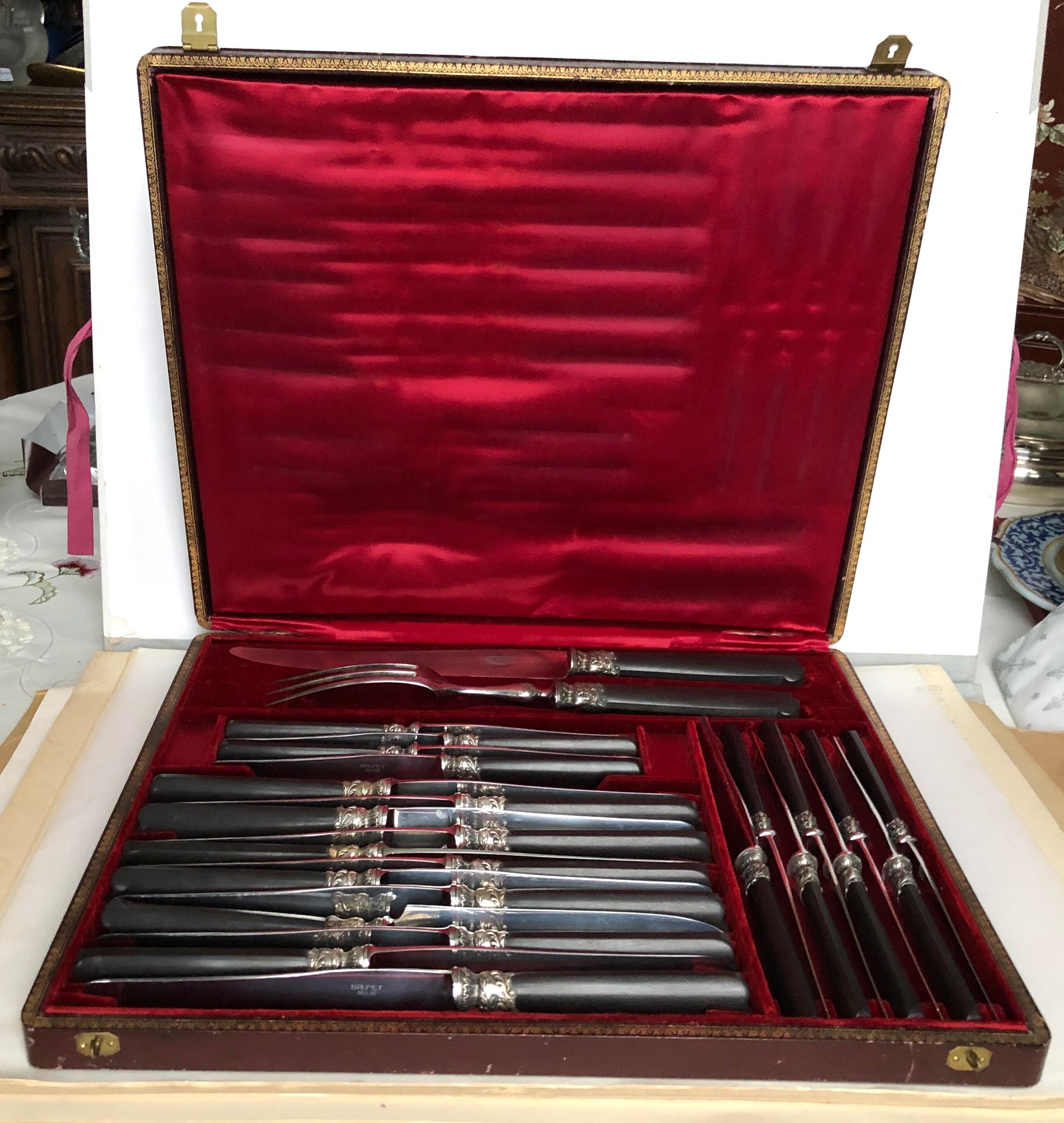 Set of 24 knives & 2 pieces of silver metal service