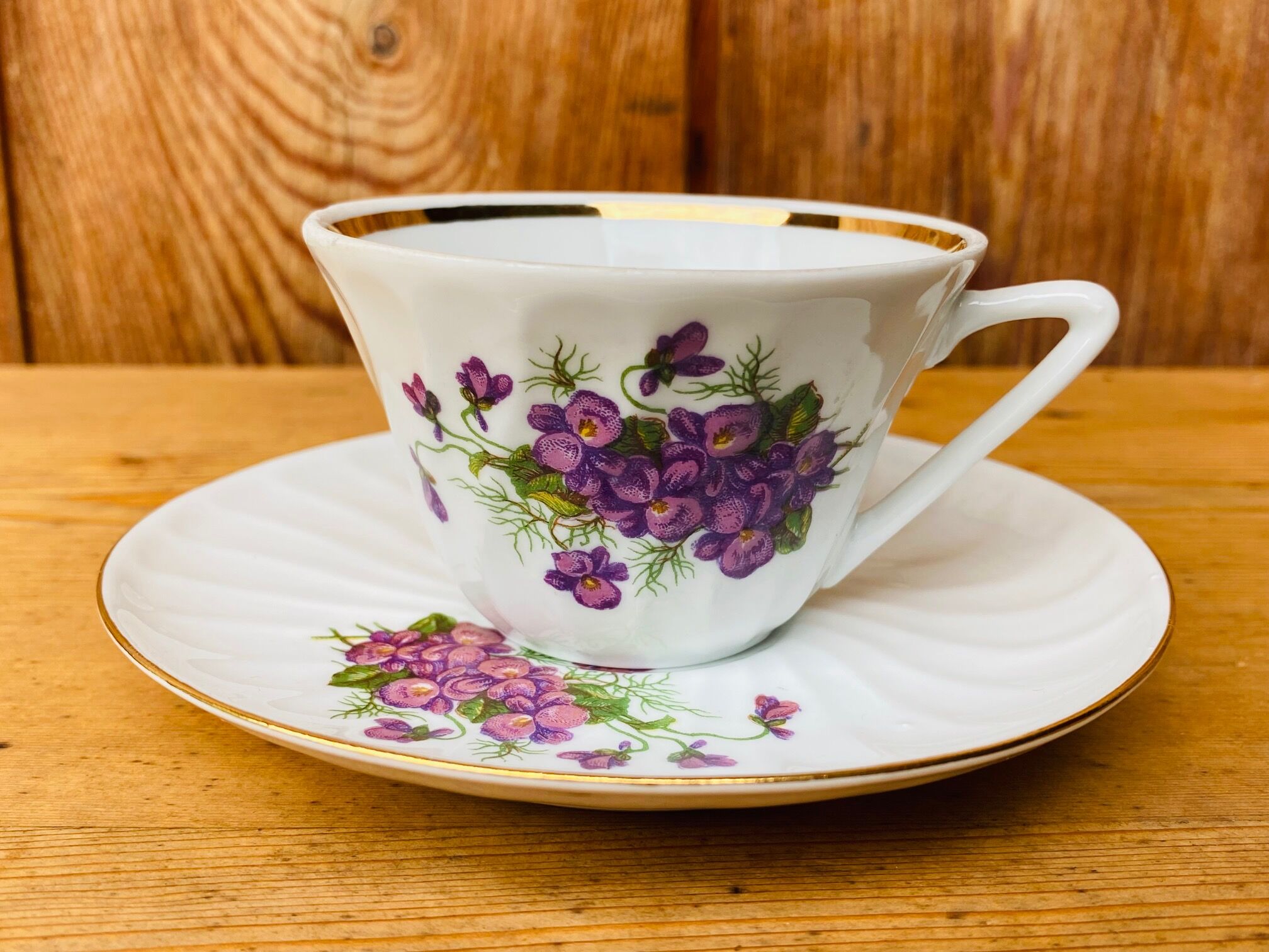 Set of 6 cups and under coffee cups in fine porcelain from Chauvigny, made in France.