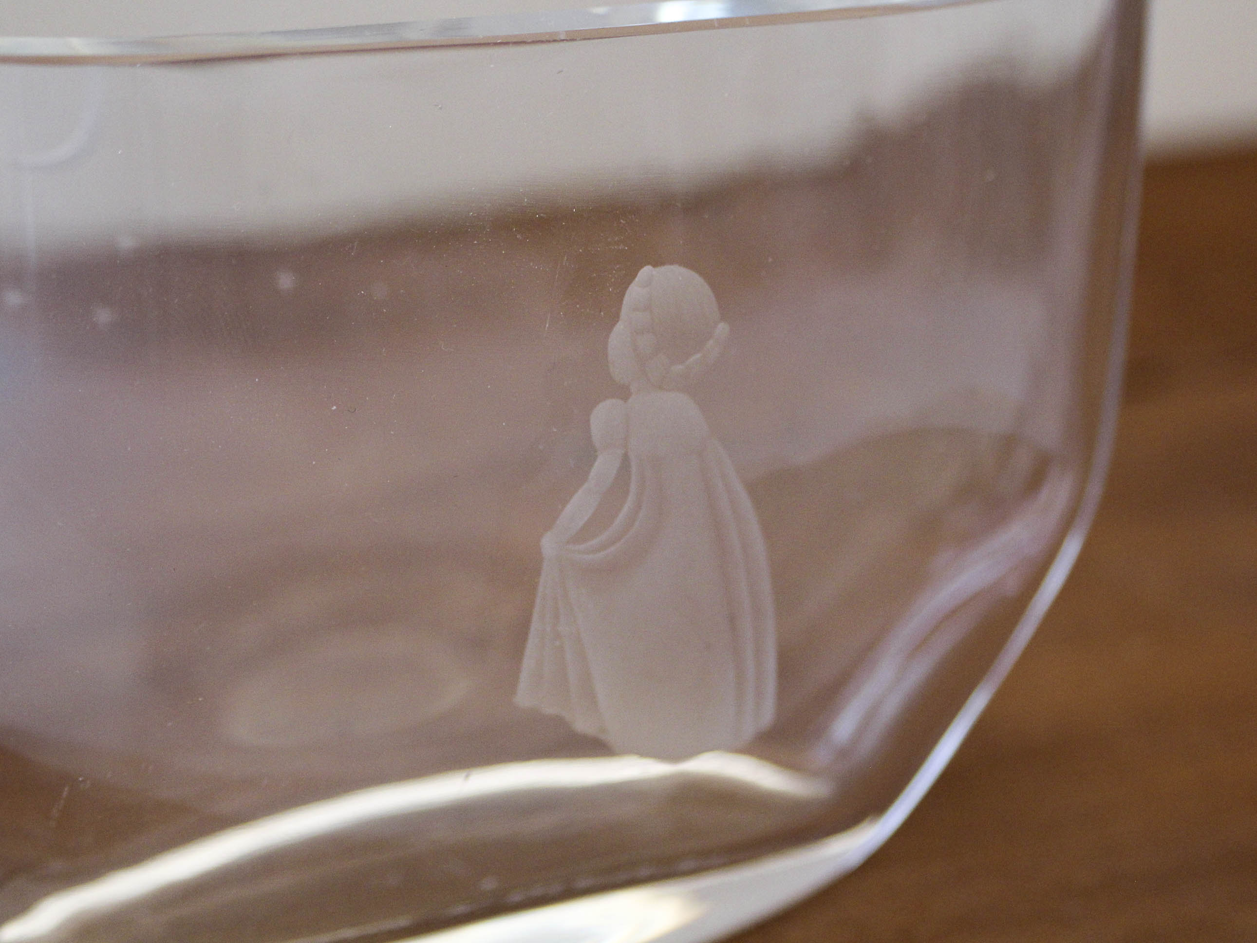 Orrefors vase engraved by Edvin Ohrstrom