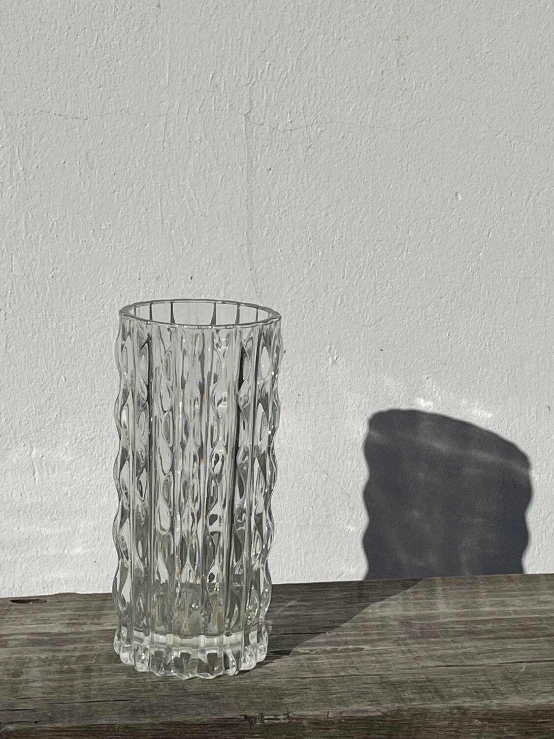 Vase en verre épais transparent