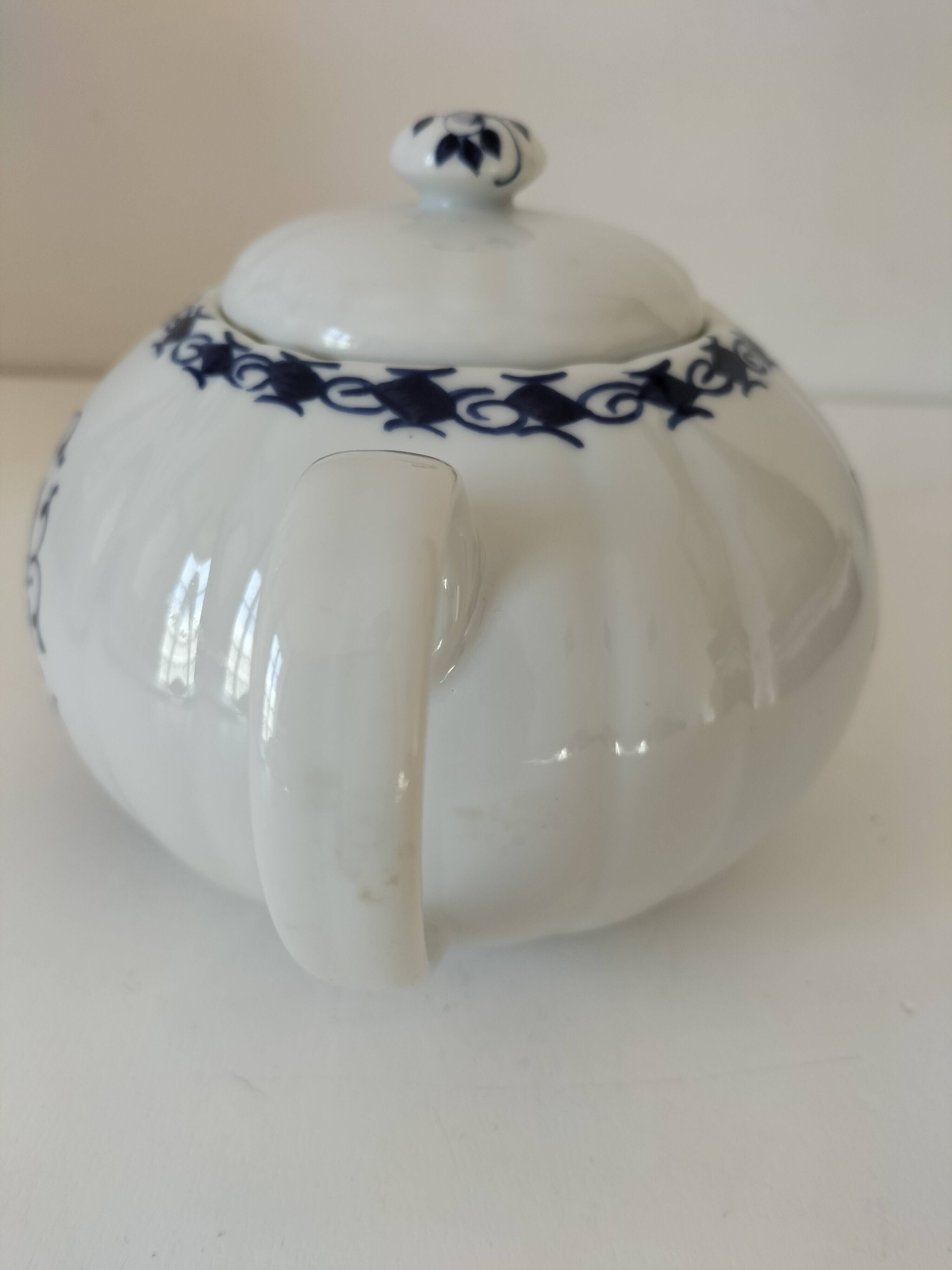 Porcelain teapot Jacques Cœur – Palanquin model
