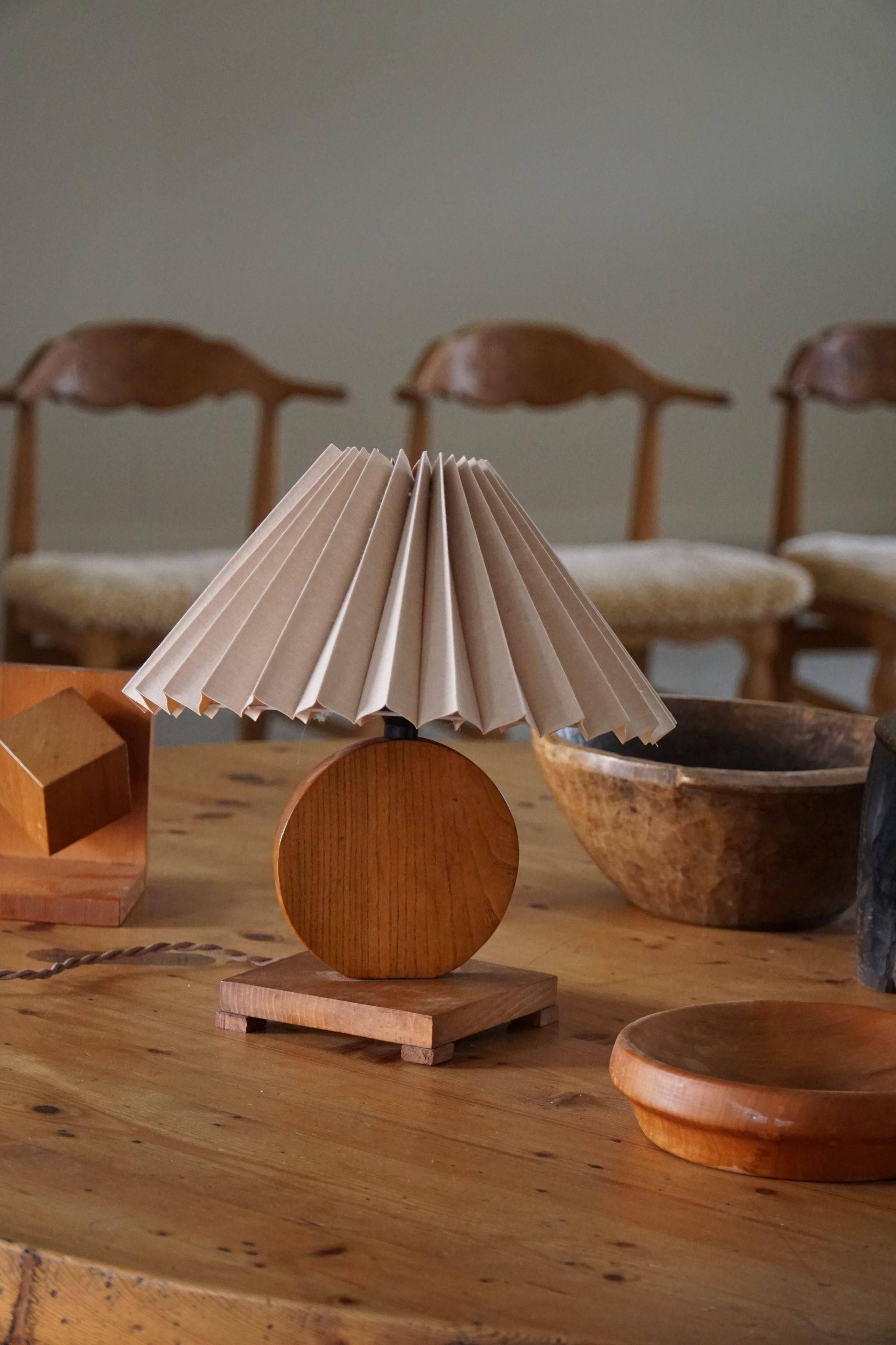 Lampe de table ronde en bois Danish Art Deco en chêne, années 1940