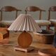 Lampe de table ronde en bois Danish Art Deco en chêne, années 1940
