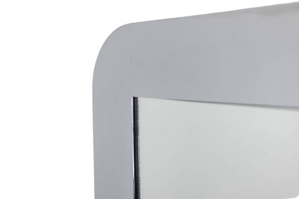 Miroir de forme rectangulaire, en métal poli. Italie, années 1970