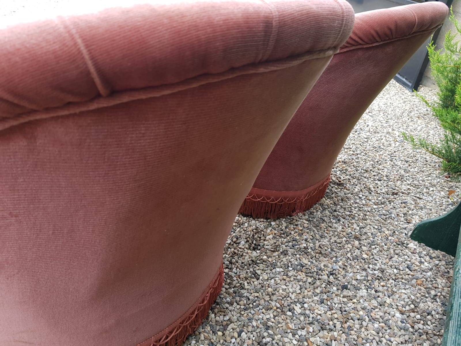 Paire de chauffeuses crapaud velours rose