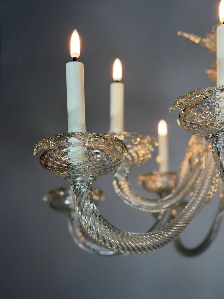 Venetian chandelier in gilded Murano glass, 24 light sources, three tiers, circa 1940.
