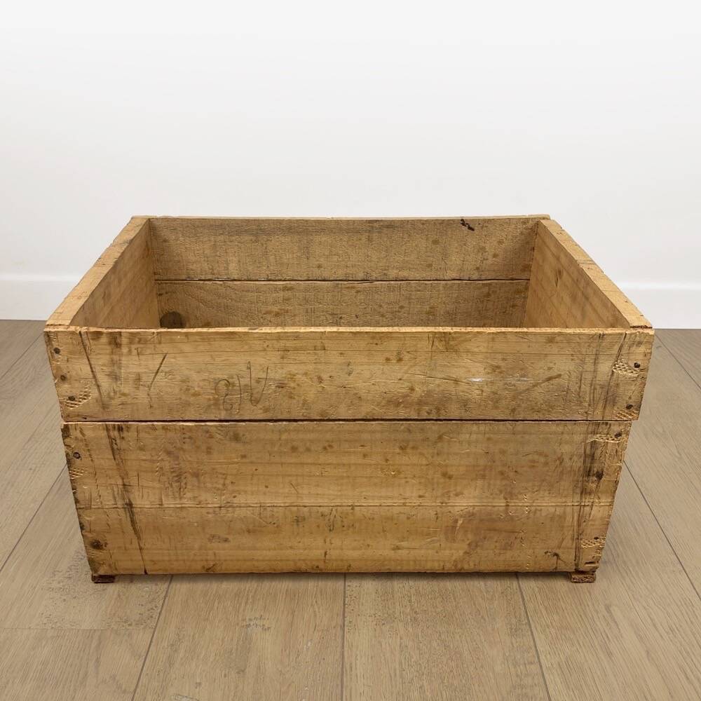 Wooden crate transporting apples safco chile 1959