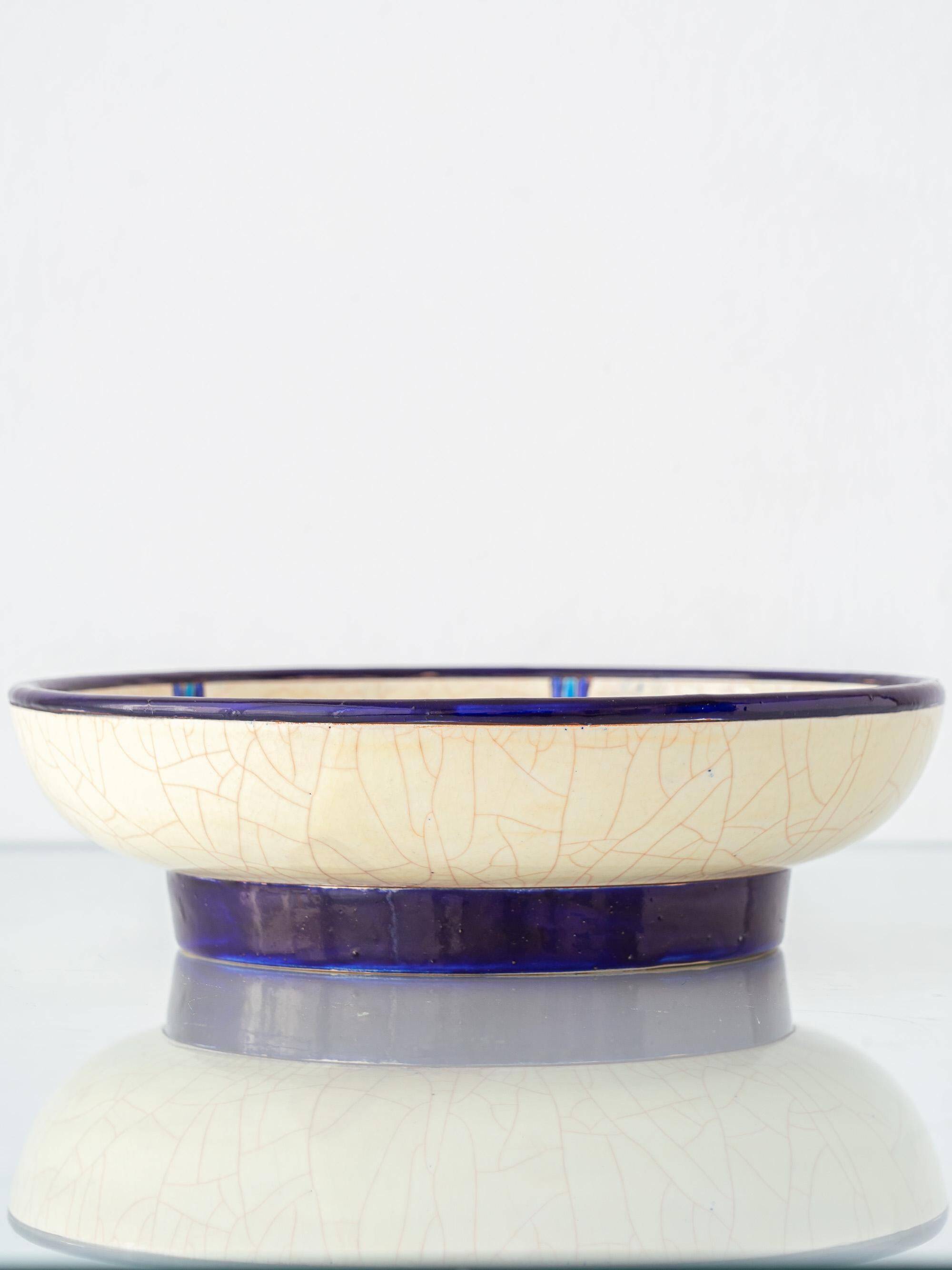 Enamelled cloisonné bowl Art Deco from Longwy, France with daisies, 1930.