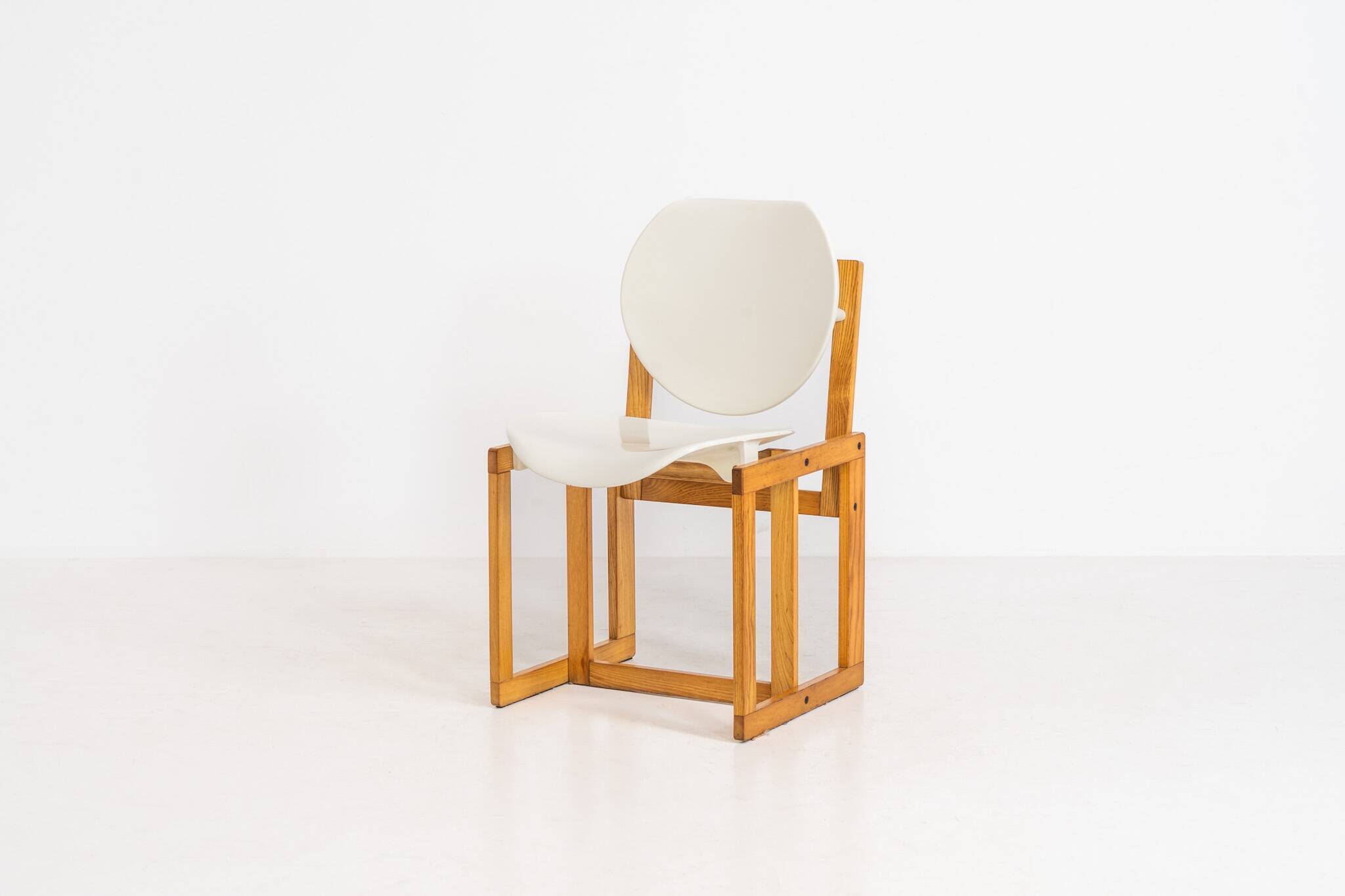 ‘Serena’ side chair by Giuseppe Davanzo