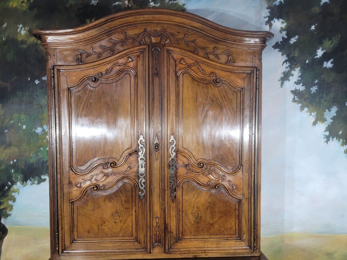 Louis XV two-body buffet with a gendarme hat